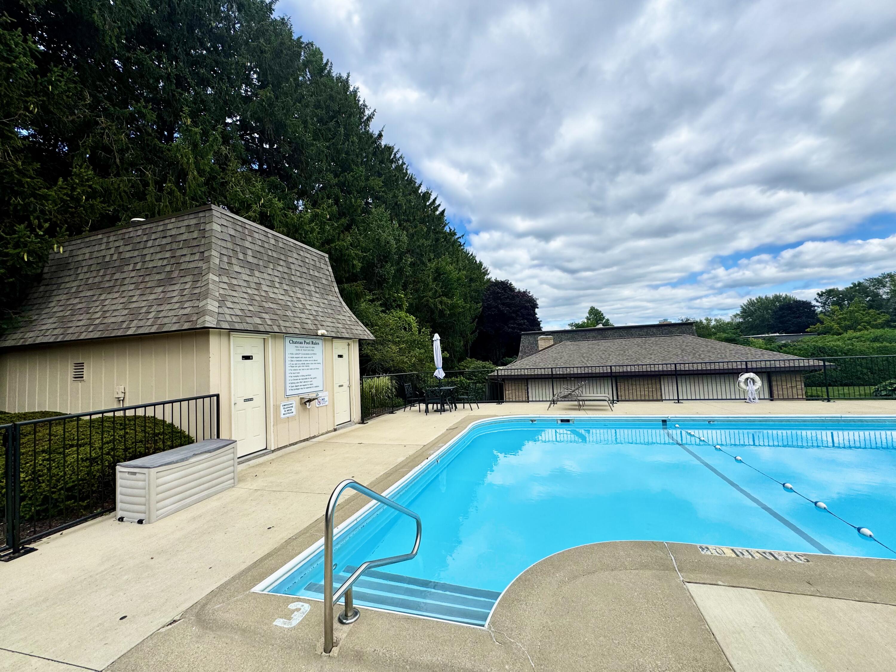 2727 S Lakeshore Drive, F-24, St. Joseph Unit: F-24