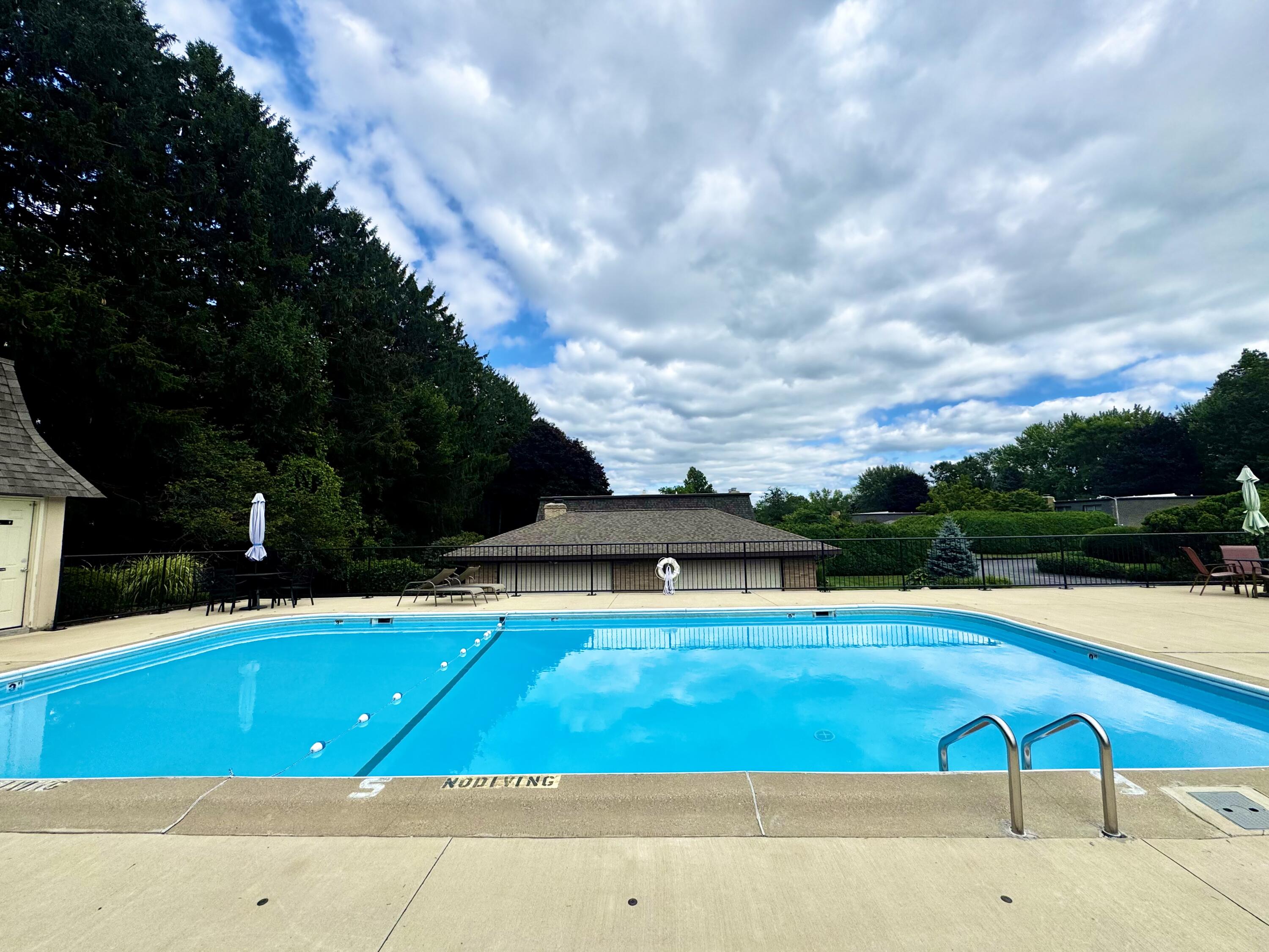 2727 S Lakeshore Drive, F-24, St. Joseph Unit: F-24