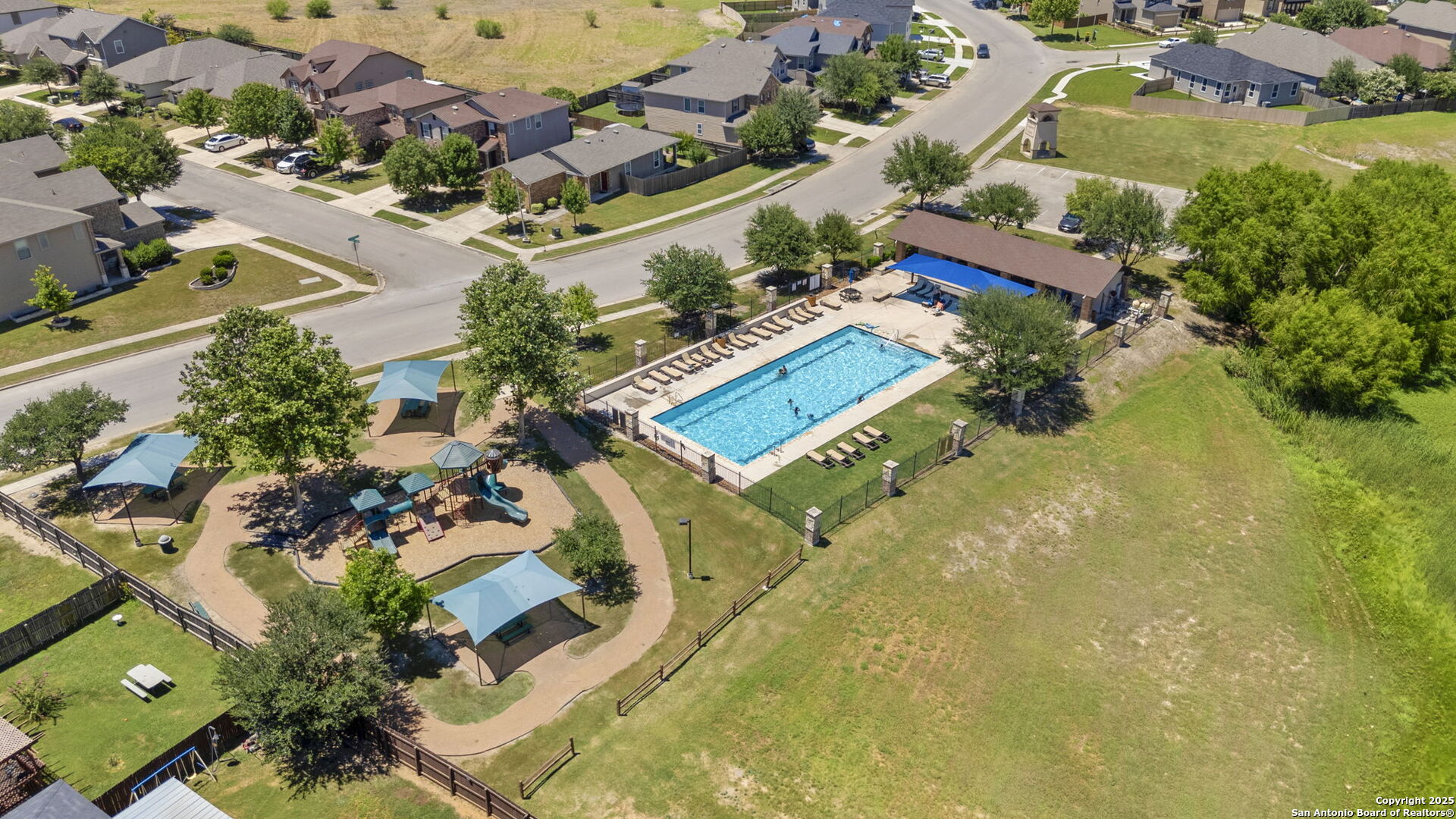 3909 Legend Pond