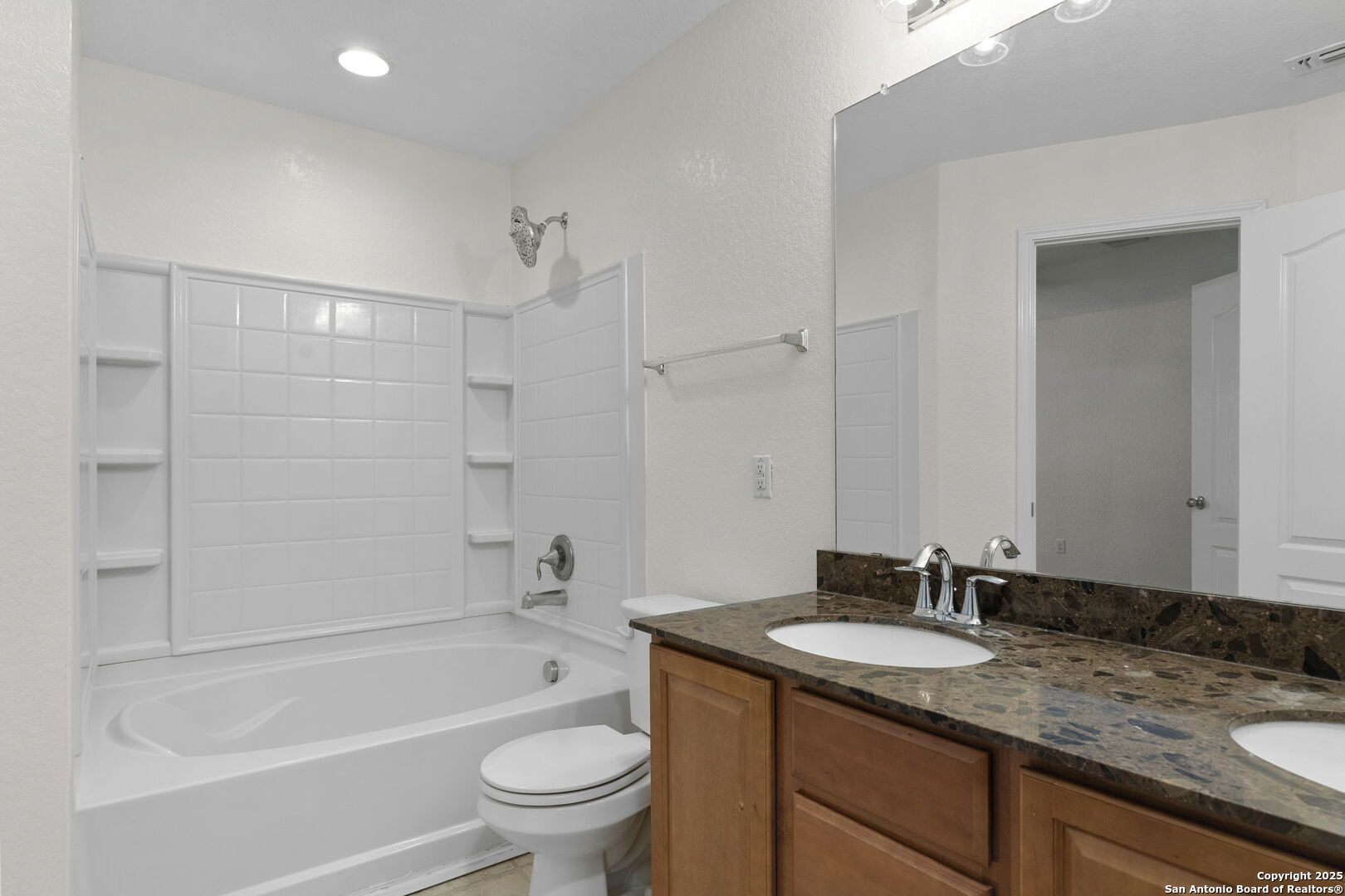 3909 Legend Pond