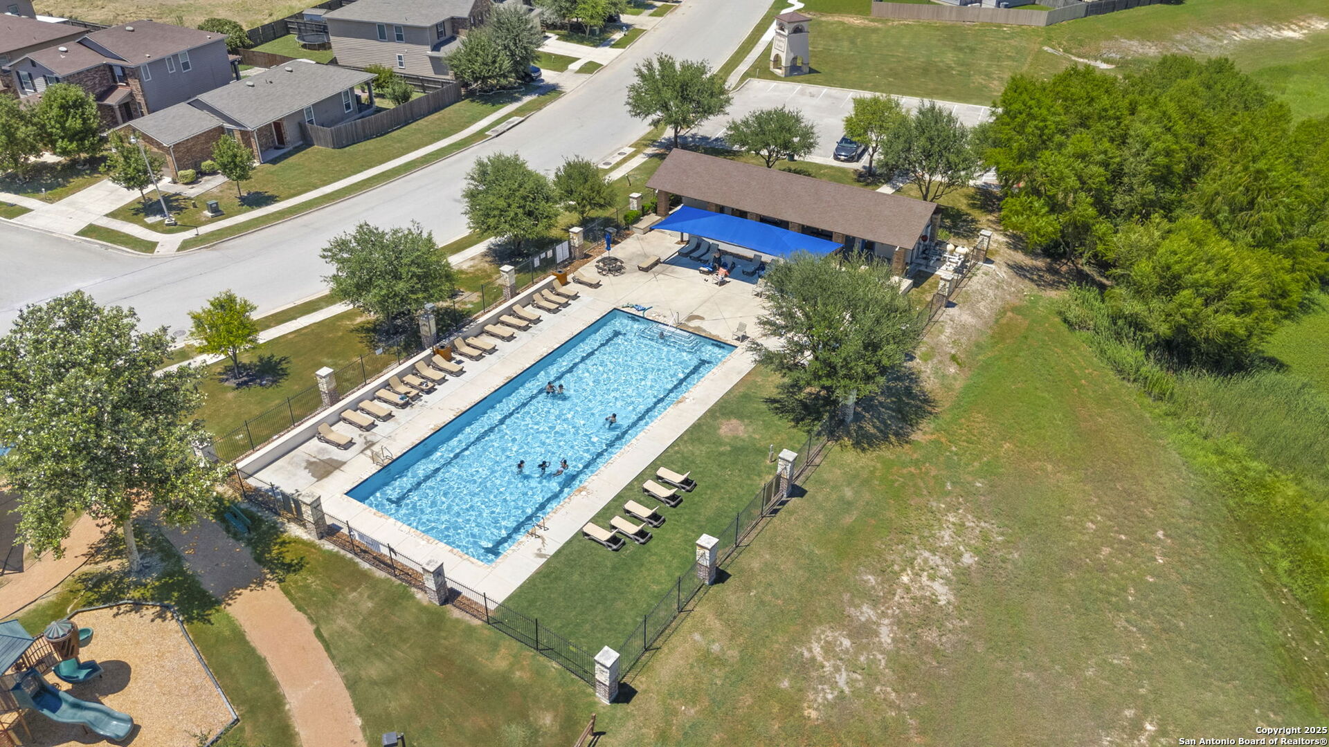3909 Legend Pond