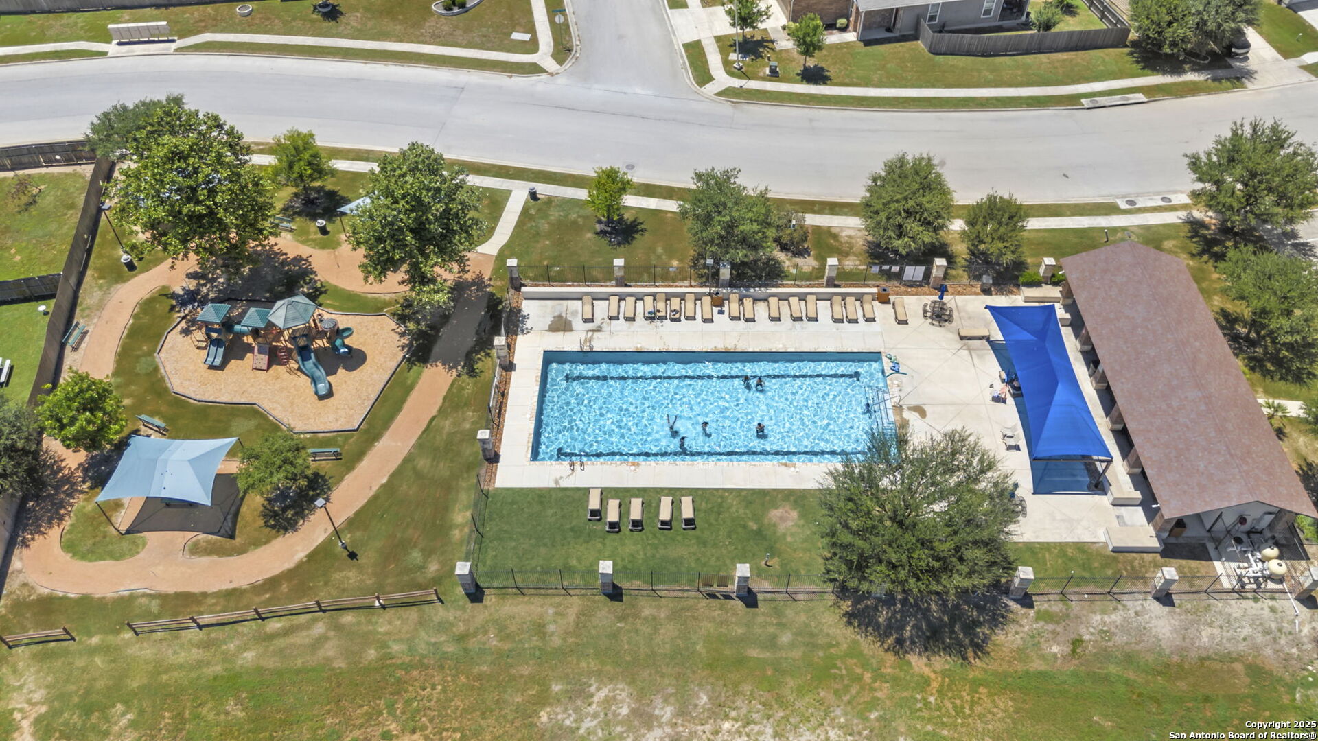 3909 Legend Pond
