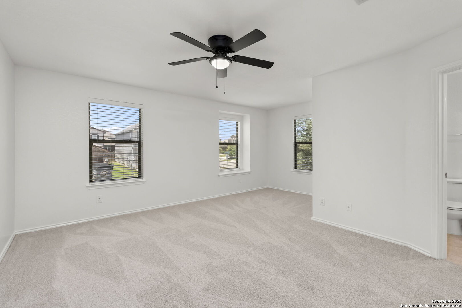 3909 Legend Pond