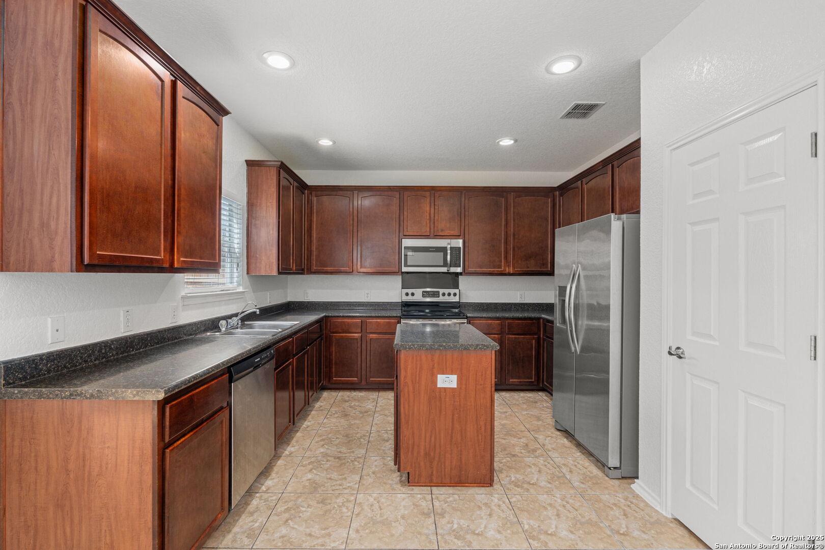 12206 Medina Mill