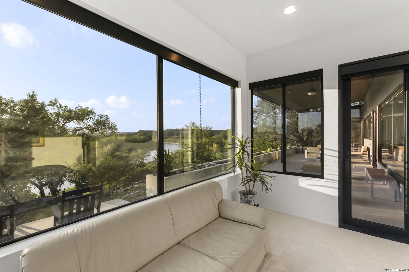 352 Arthur Ct