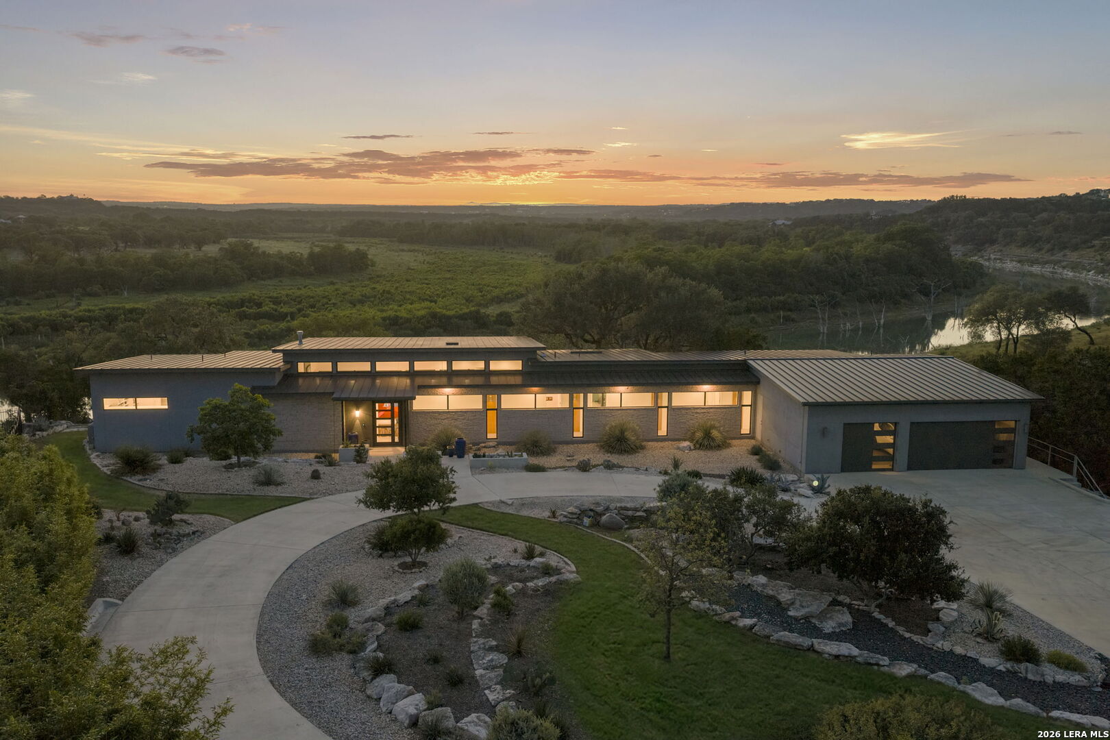 352 Arthur Ct