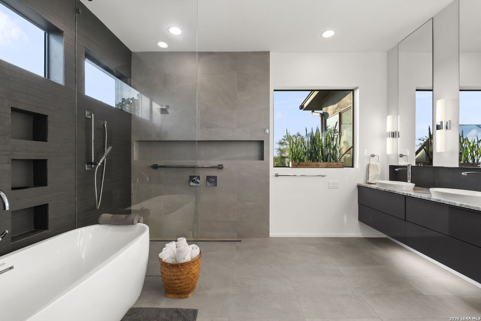 352 Arthur Ct