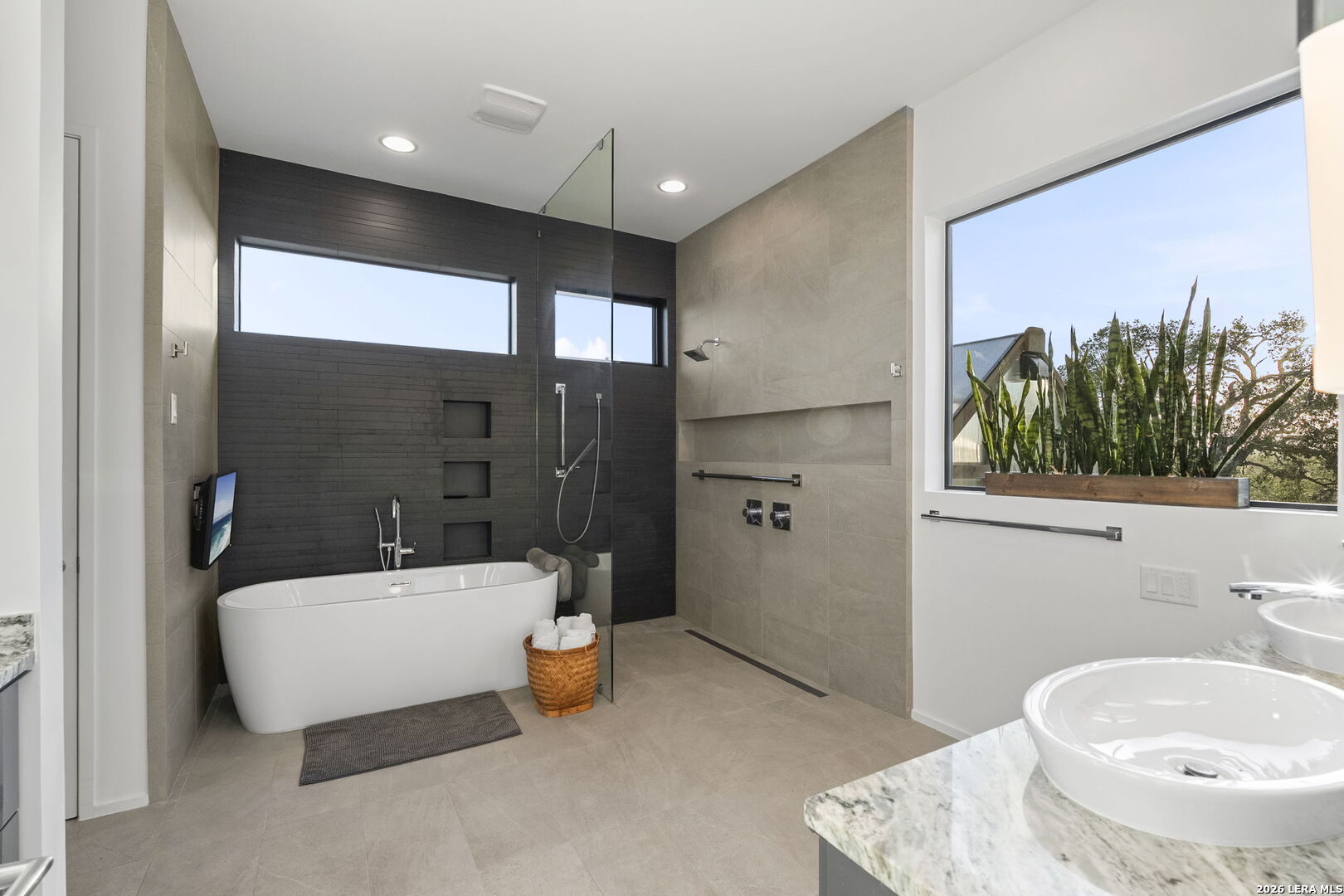 352 Arthur Ct