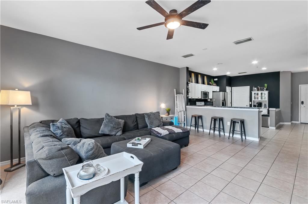 1208 OXFORD LN