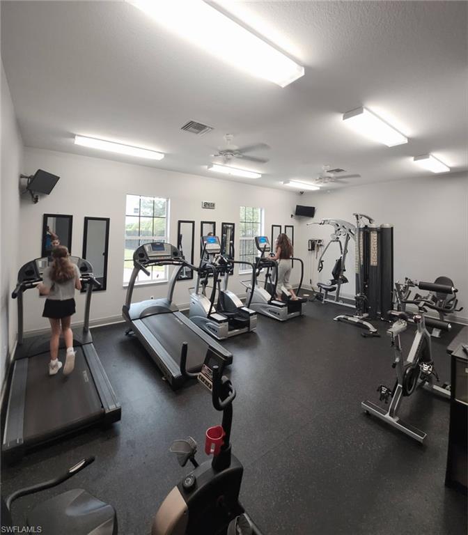 1445 Mariposa CIR # 101