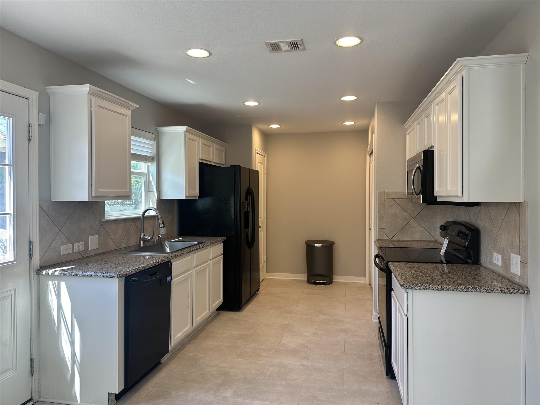 1813 Enchanted Rock DR