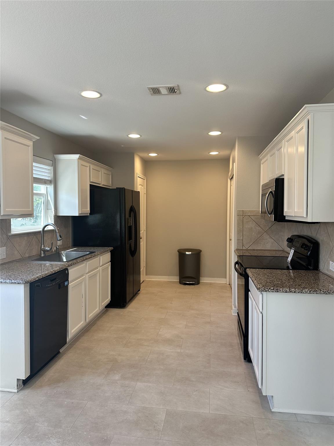 1813 Enchanted Rock DR