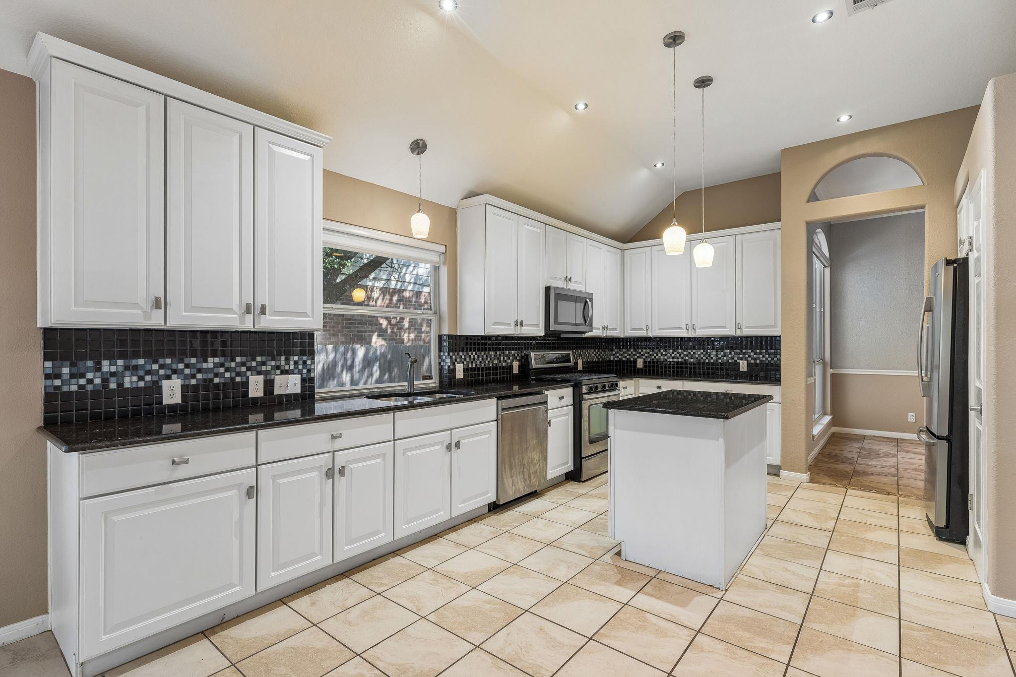 15814 Rustic LN