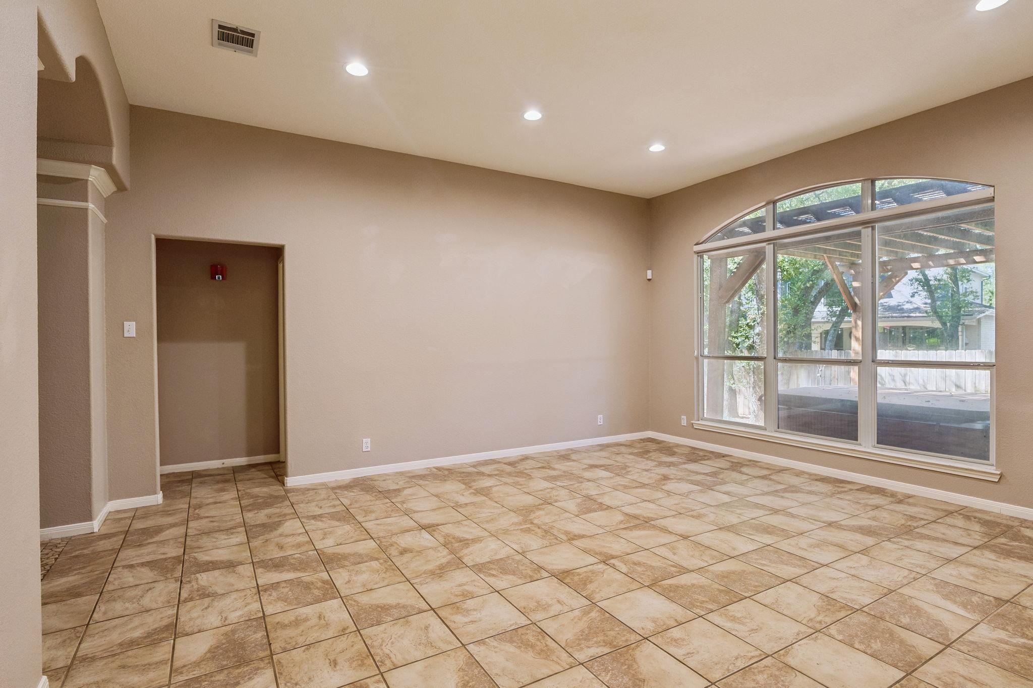 15814 Rustic LN