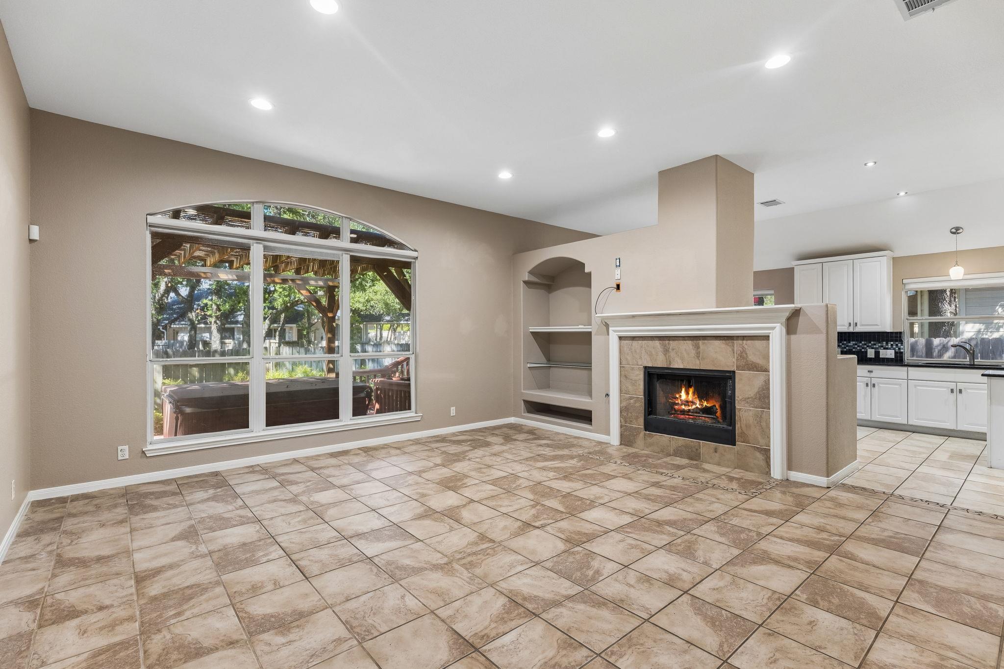 15814 Rustic LN