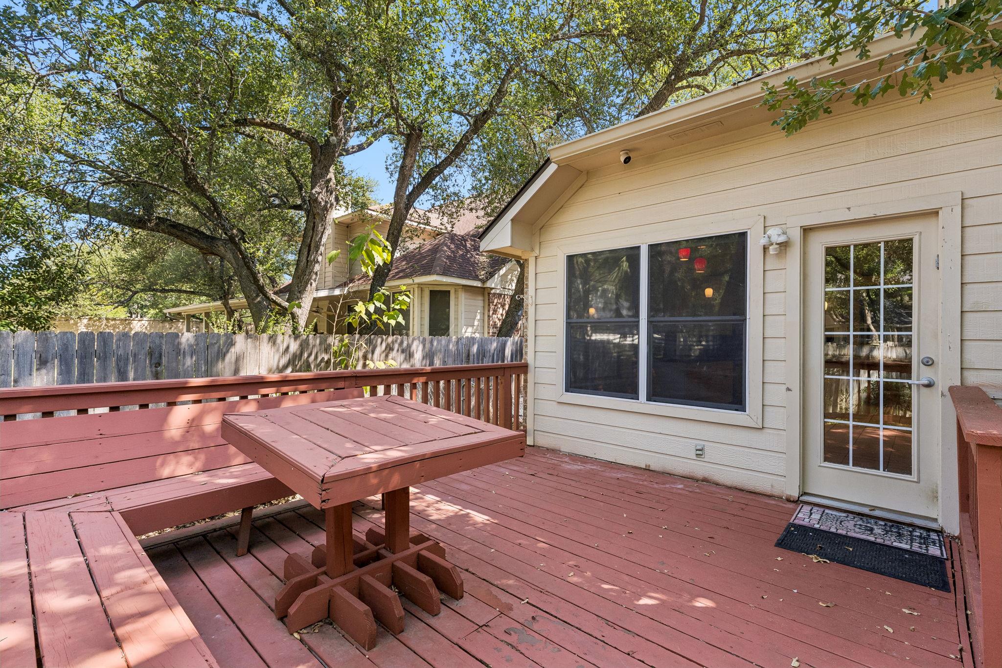 15814 Rustic LN
