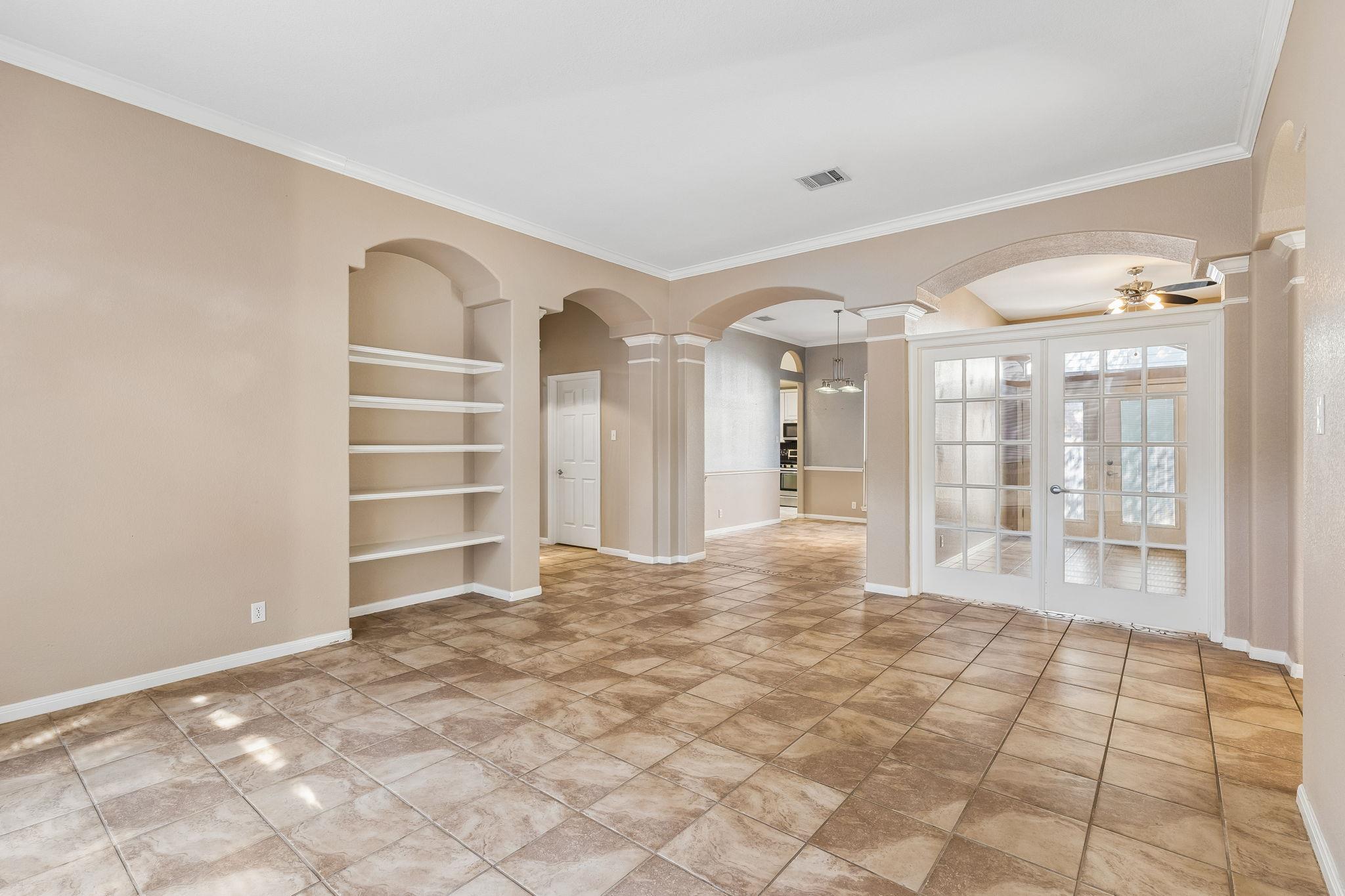 15814 Rustic LN