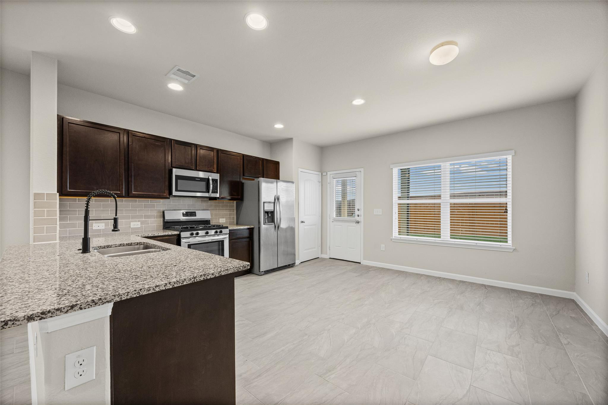1121 La Conterra BLVD