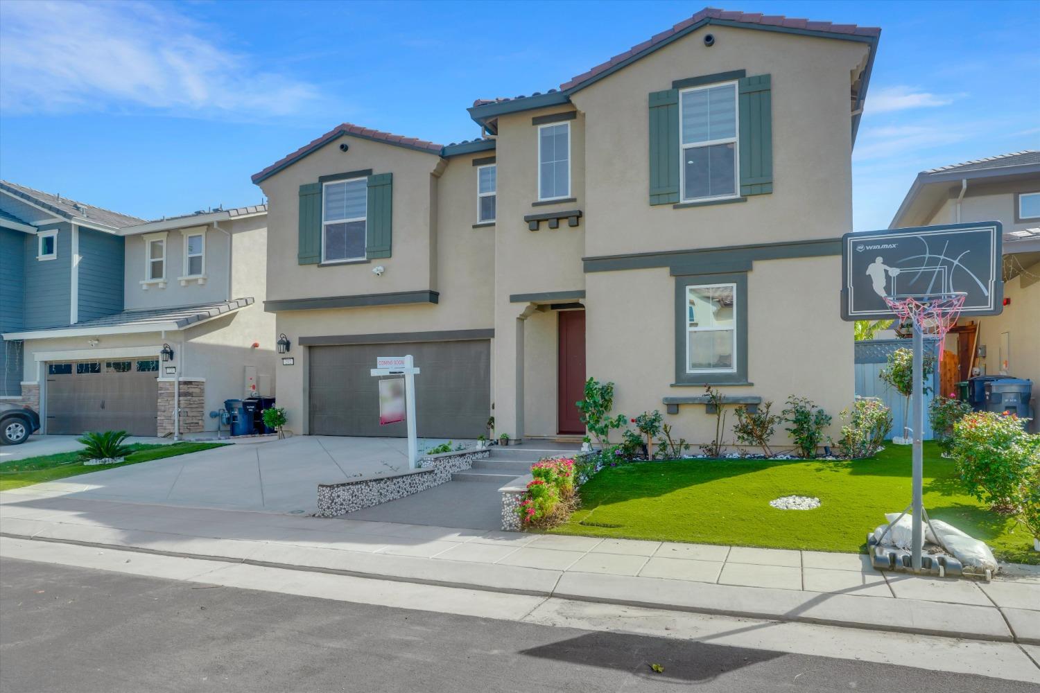 212 E Giacconi Place