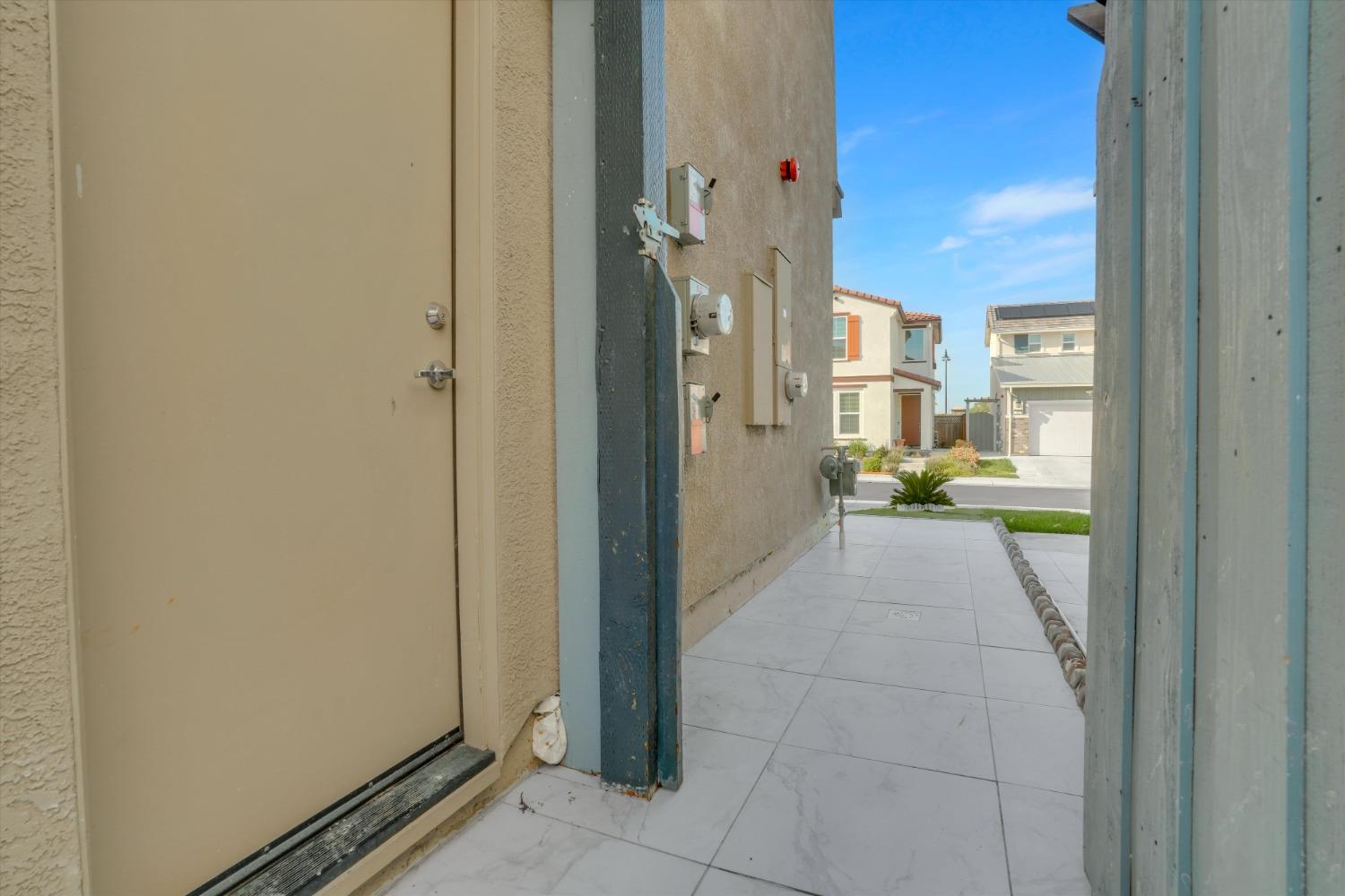 212 E Giacconi Place