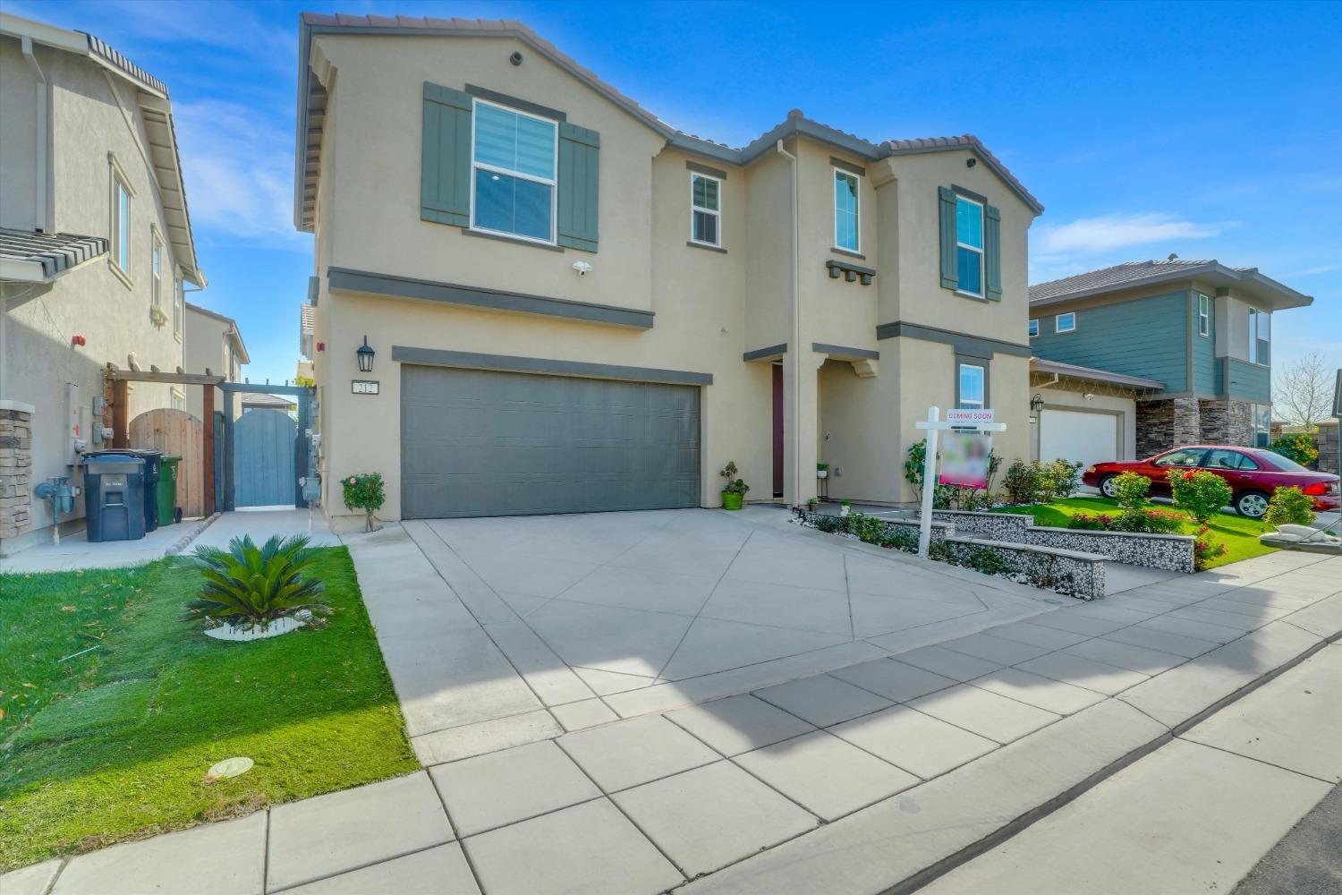 212 E Giacconi Place