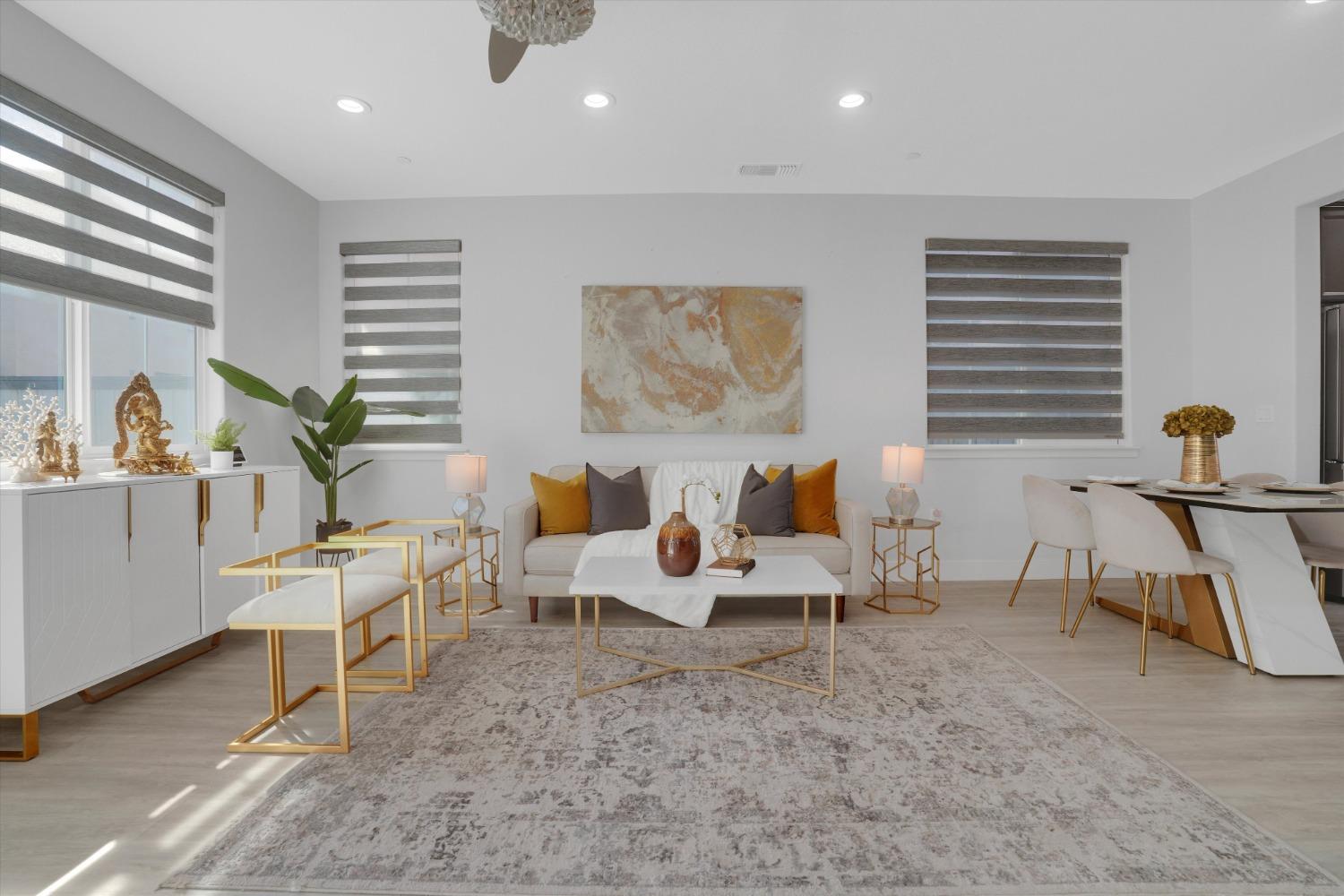 212 E Giacconi Place