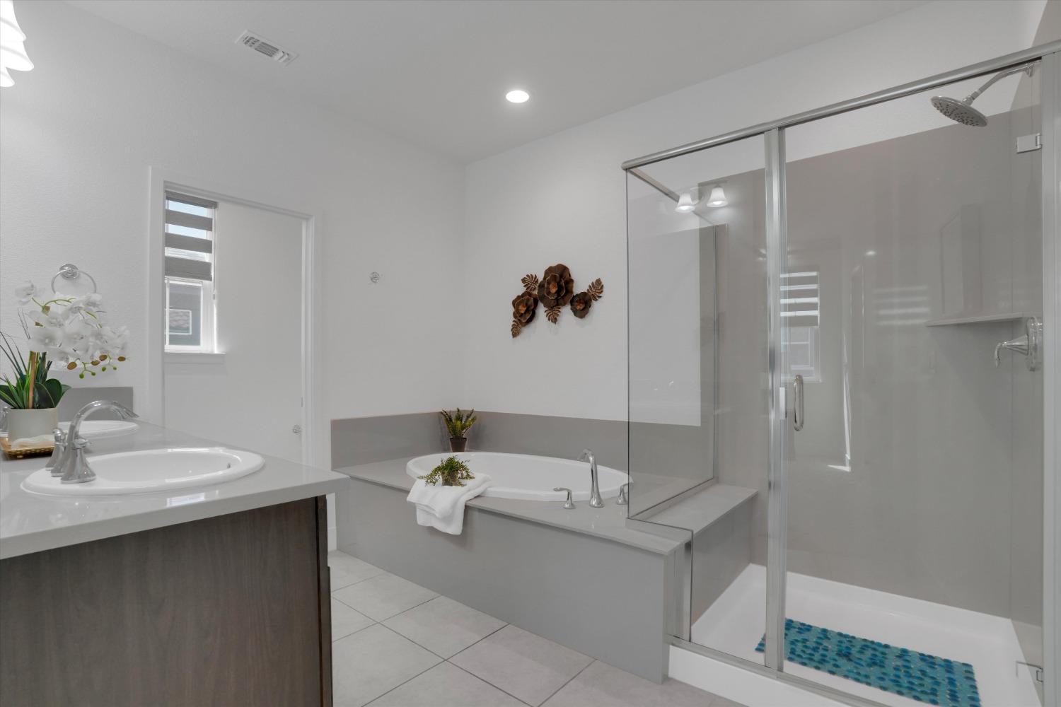 212 E Giacconi Place