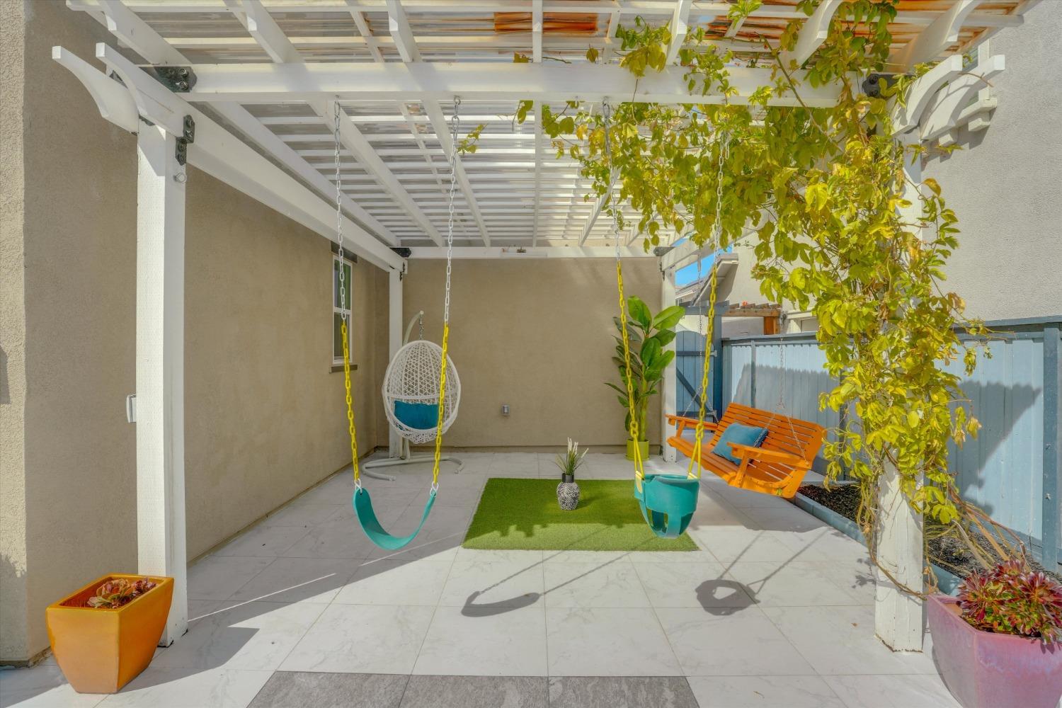 212 E Giacconi Place