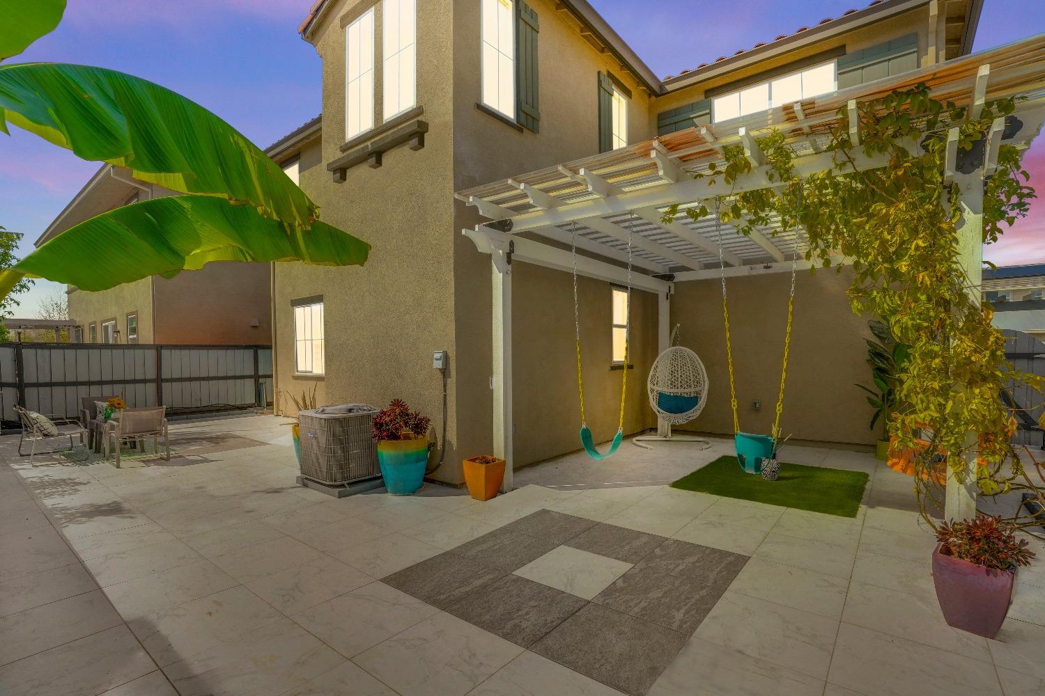 212 E Giacconi Place