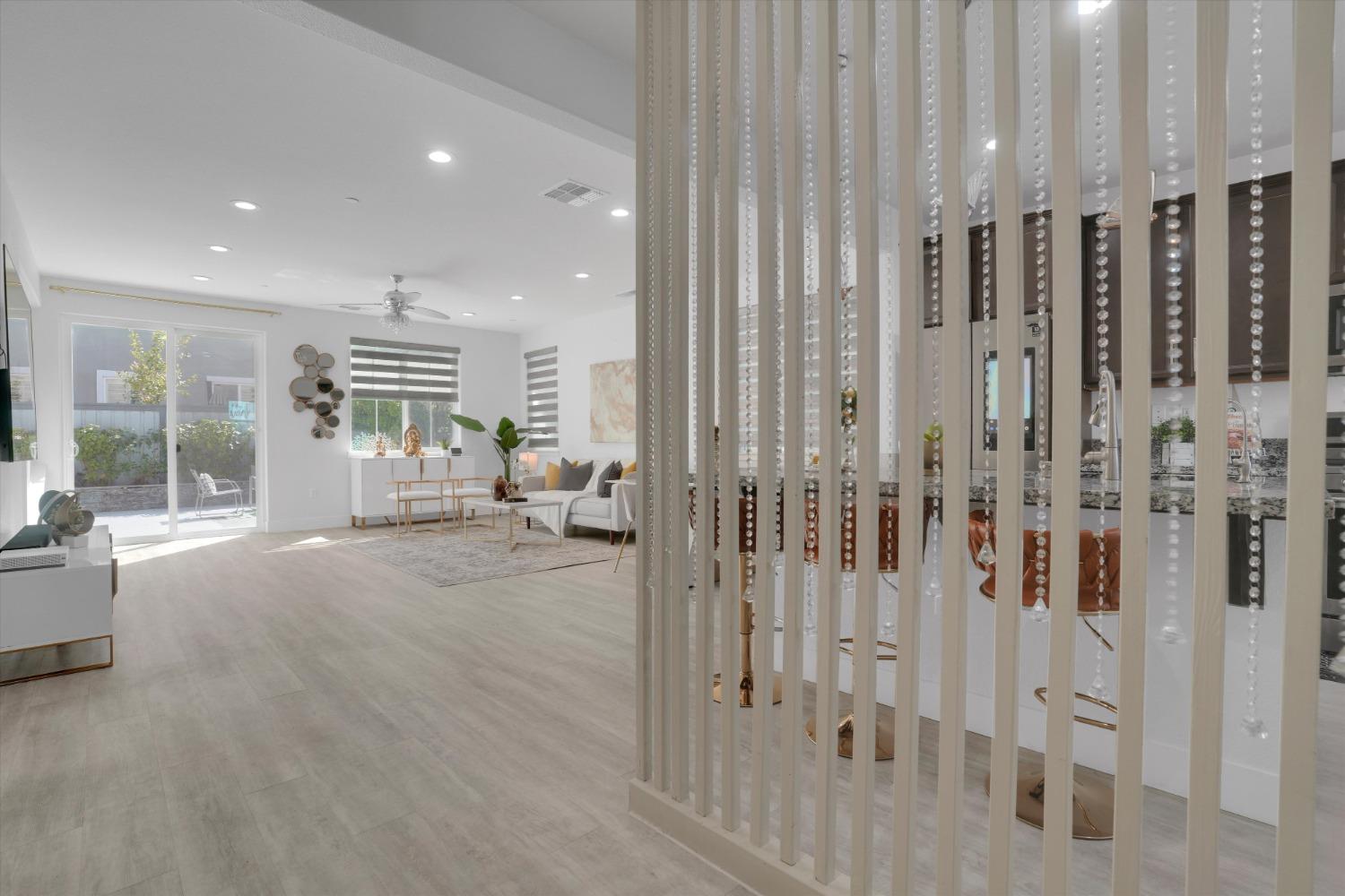 212 E Giacconi Place