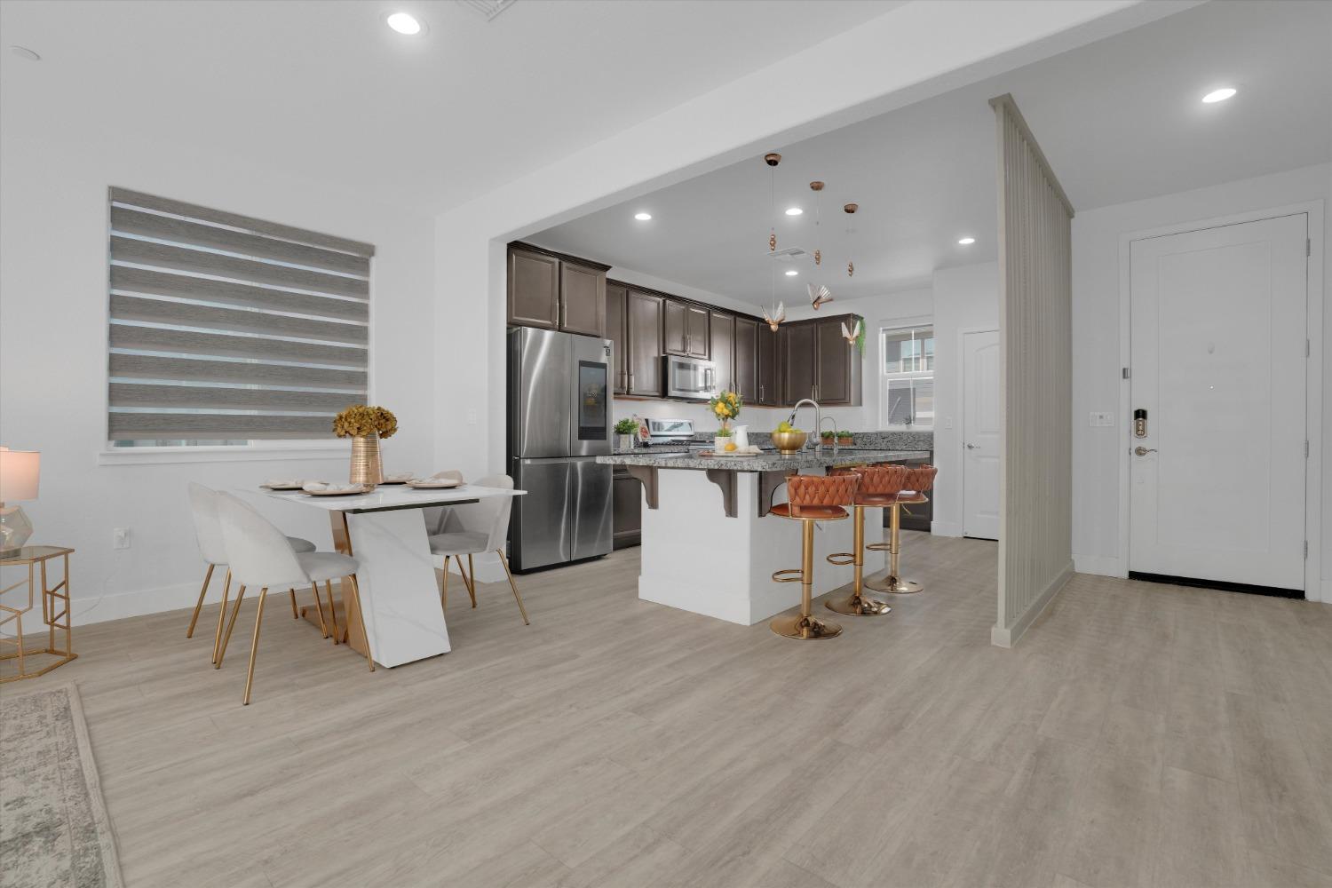 212 E Giacconi Place