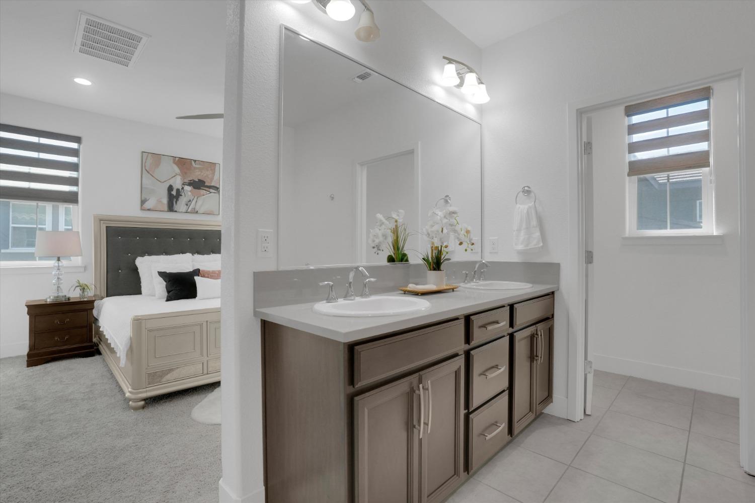 212 E Giacconi Place