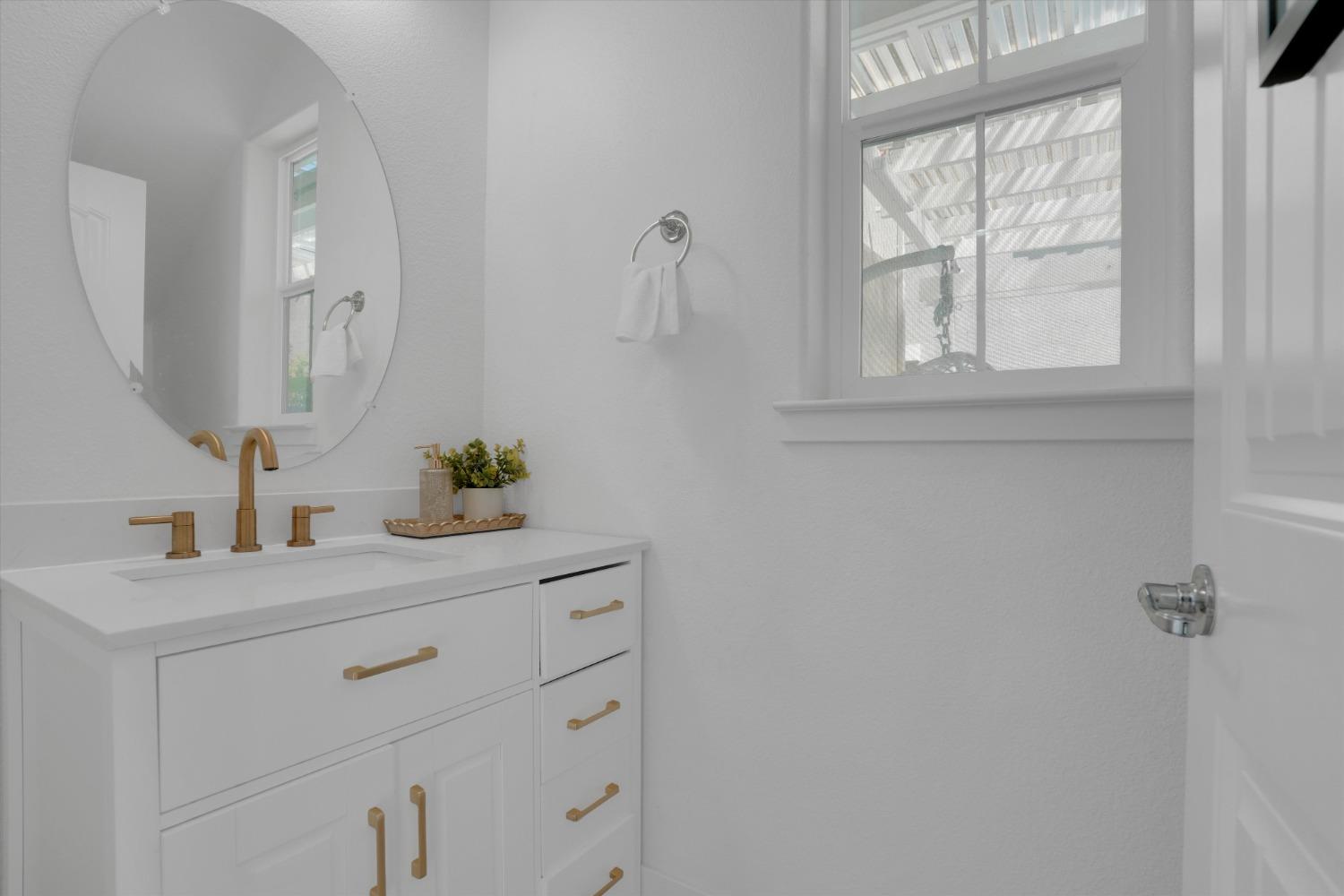 212 E Giacconi Place