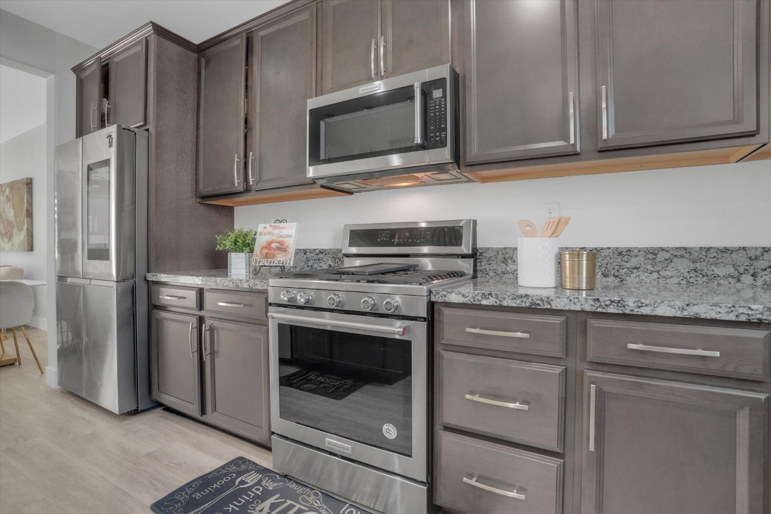 212 E Giacconi Place