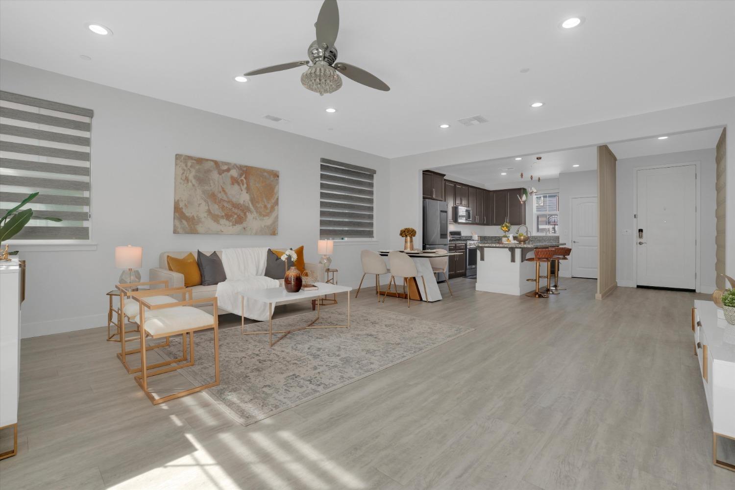 212 E Giacconi Place