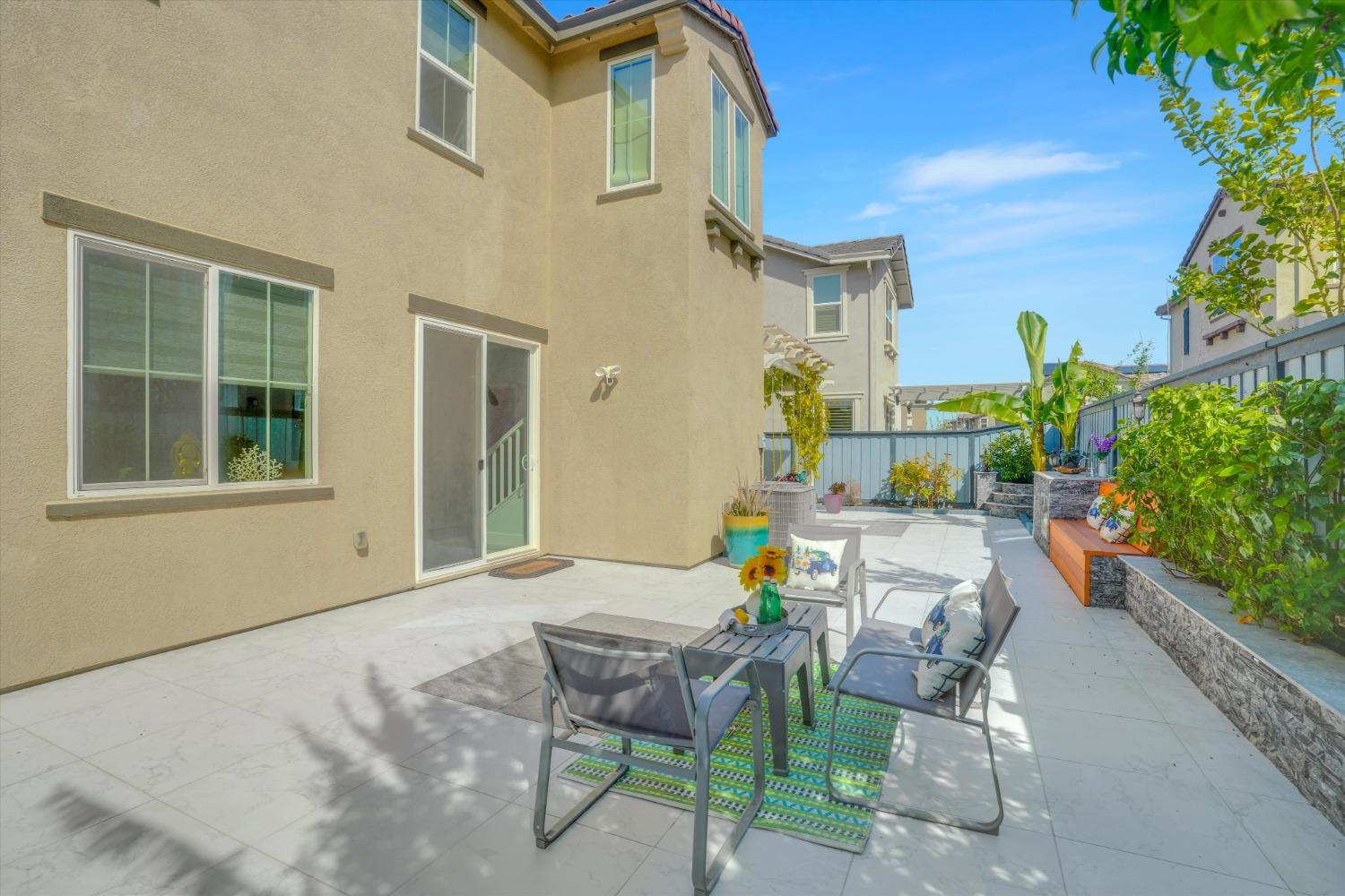 212 E Giacconi Place