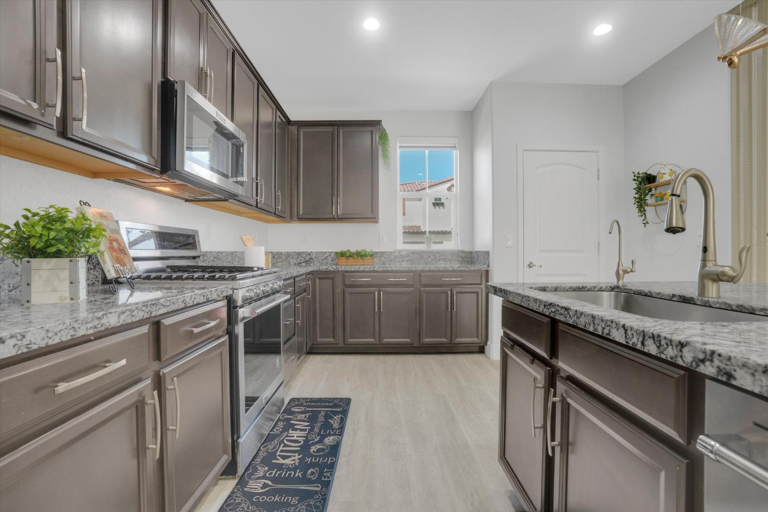 212 E Giacconi Place