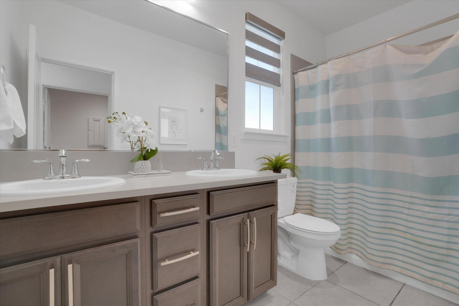 212 E Giacconi Place