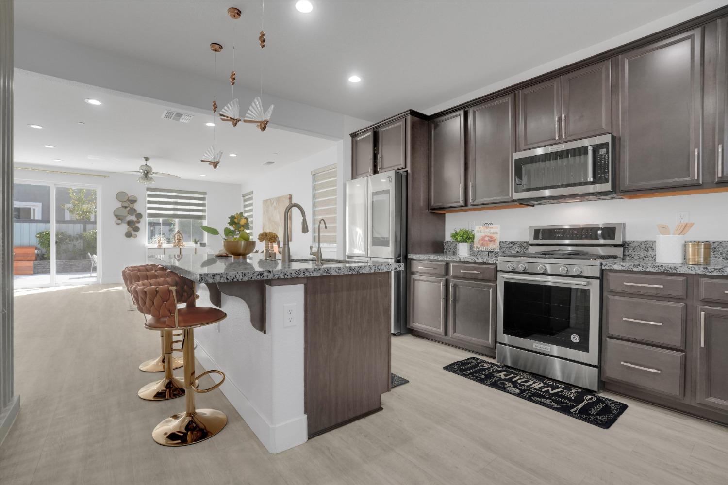 212 E Giacconi Place