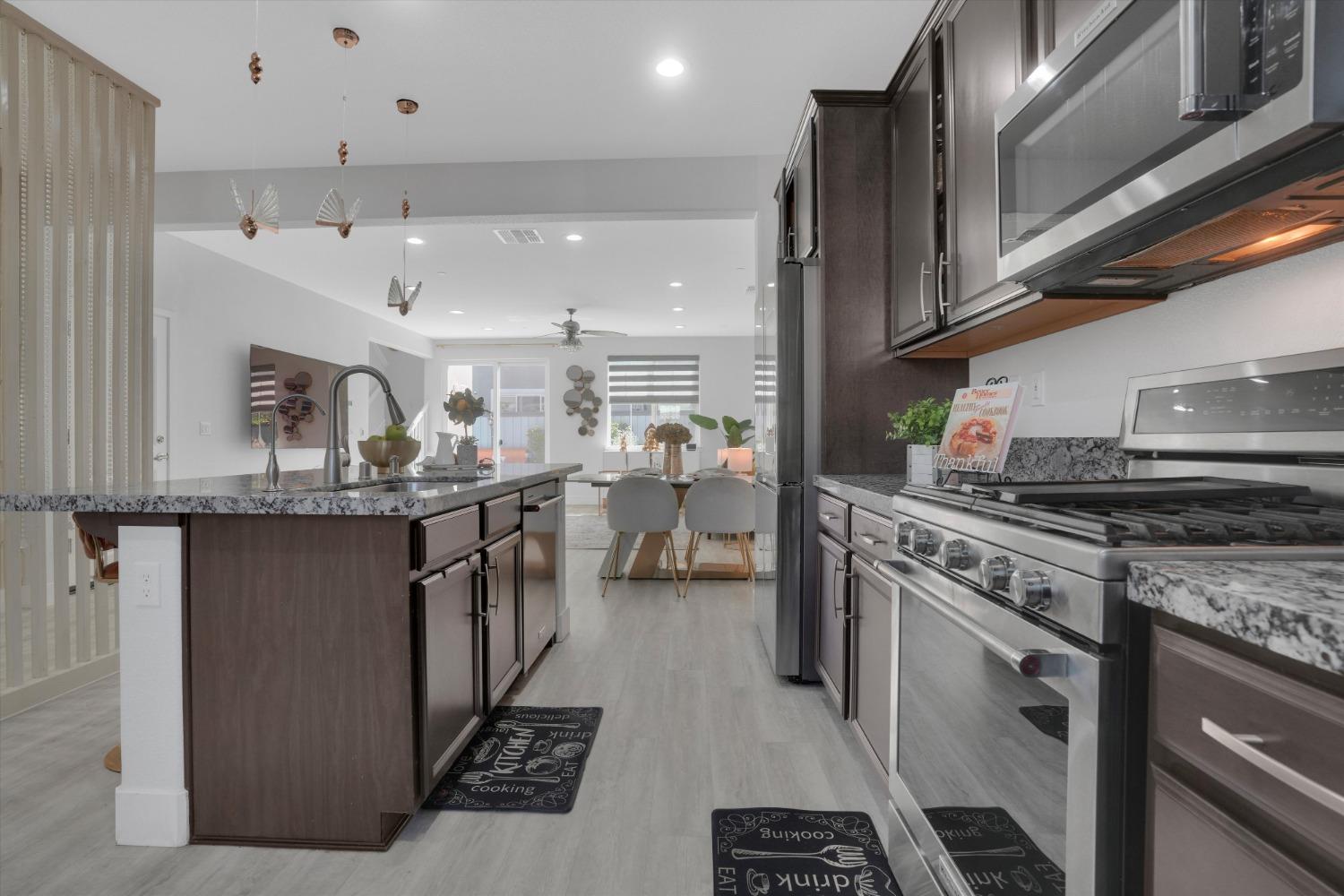 212 E Giacconi Place