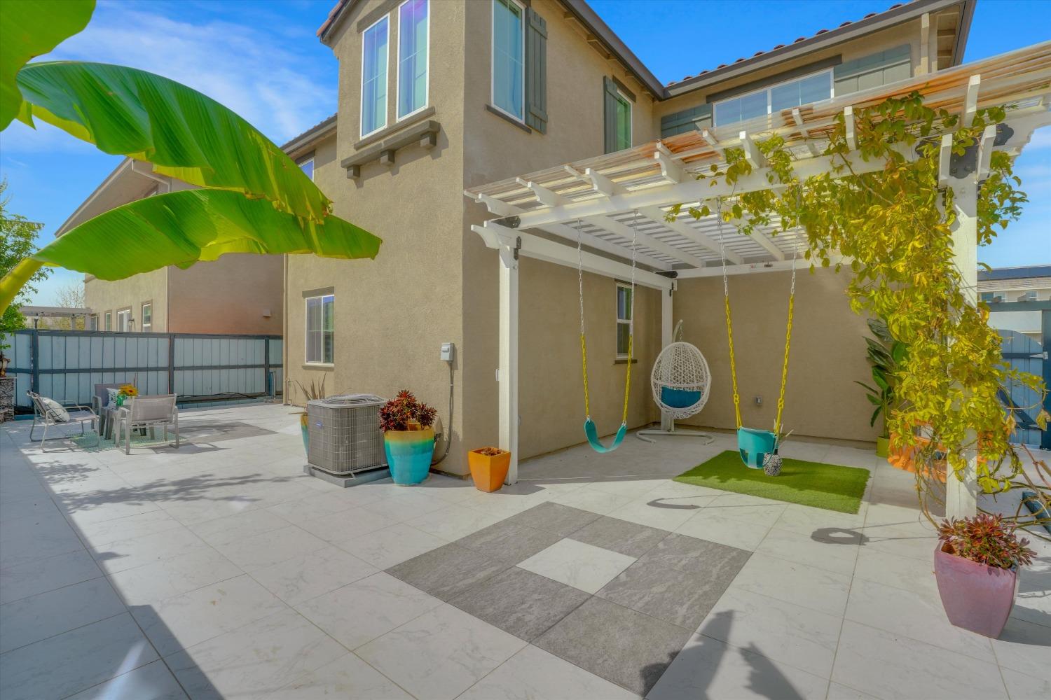 212 E Giacconi Place