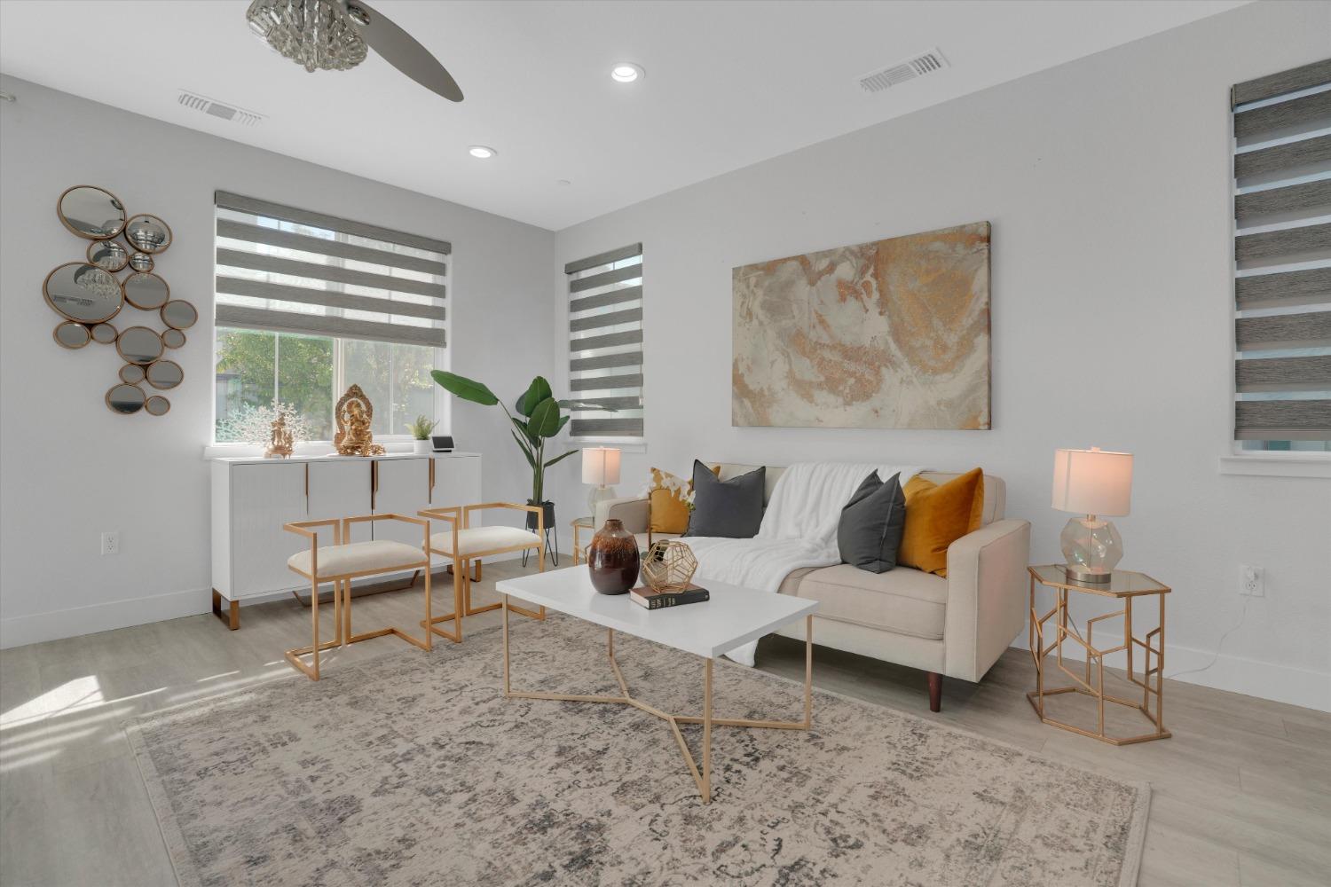 212 E Giacconi Place