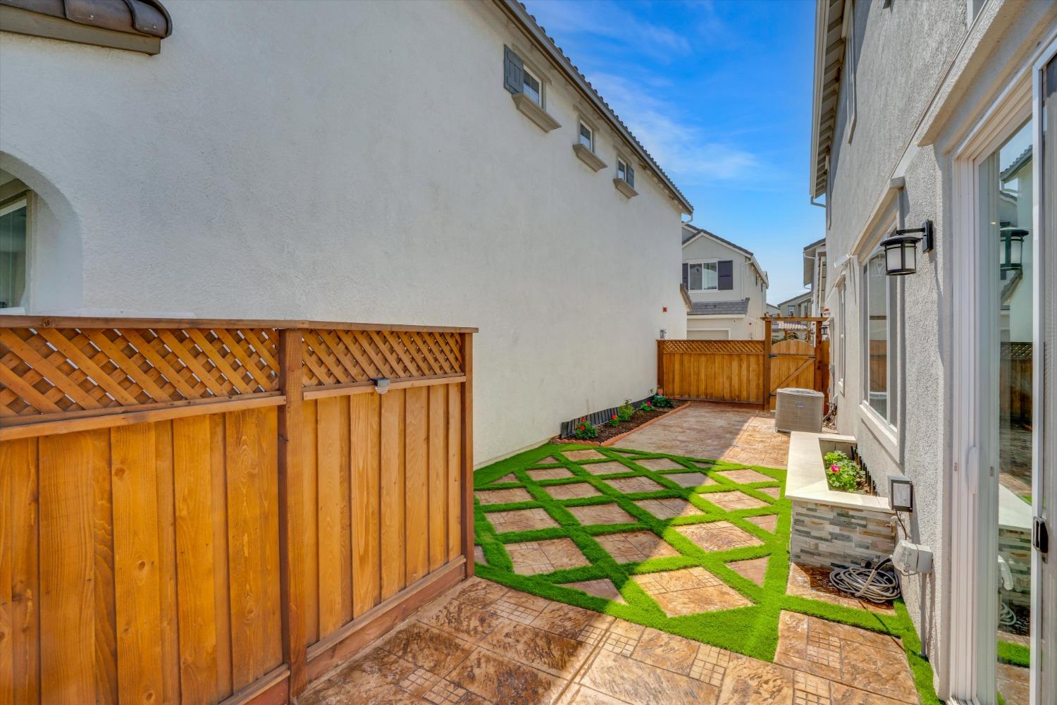 136 E Tuso Ranch Road