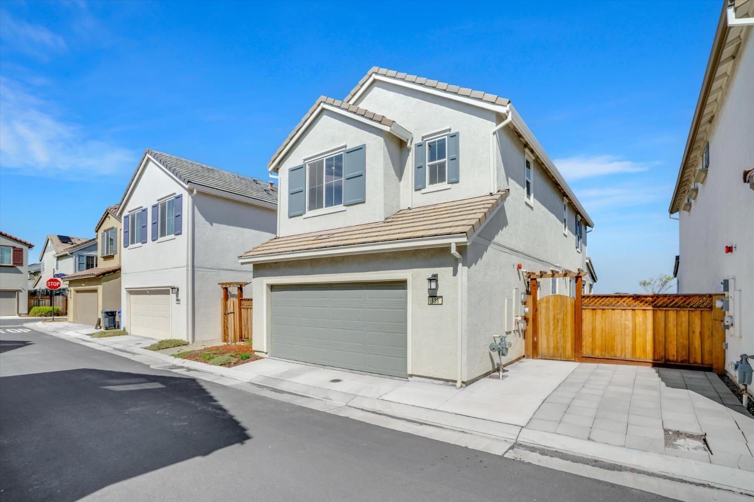 136 E Tuso Ranch Road