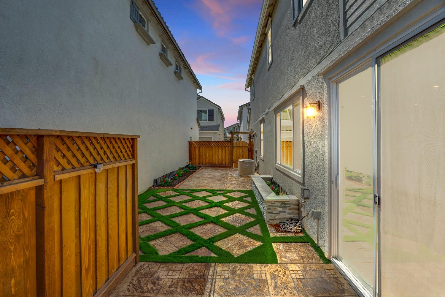 136 E Tuso Ranch Road