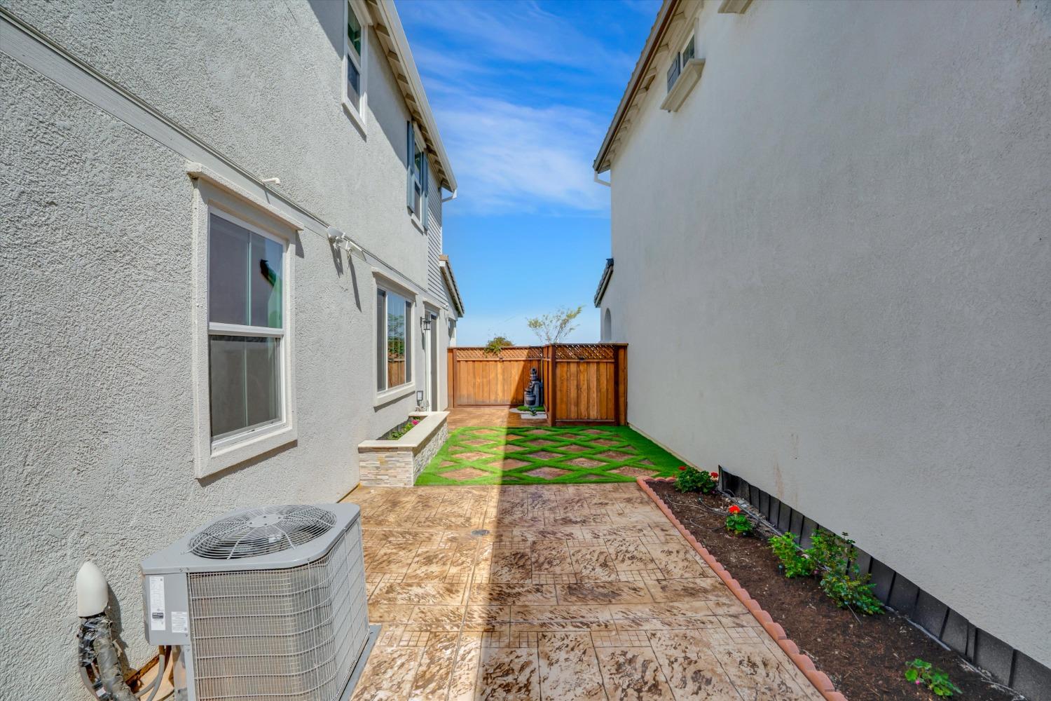 136 E Tuso Ranch Road