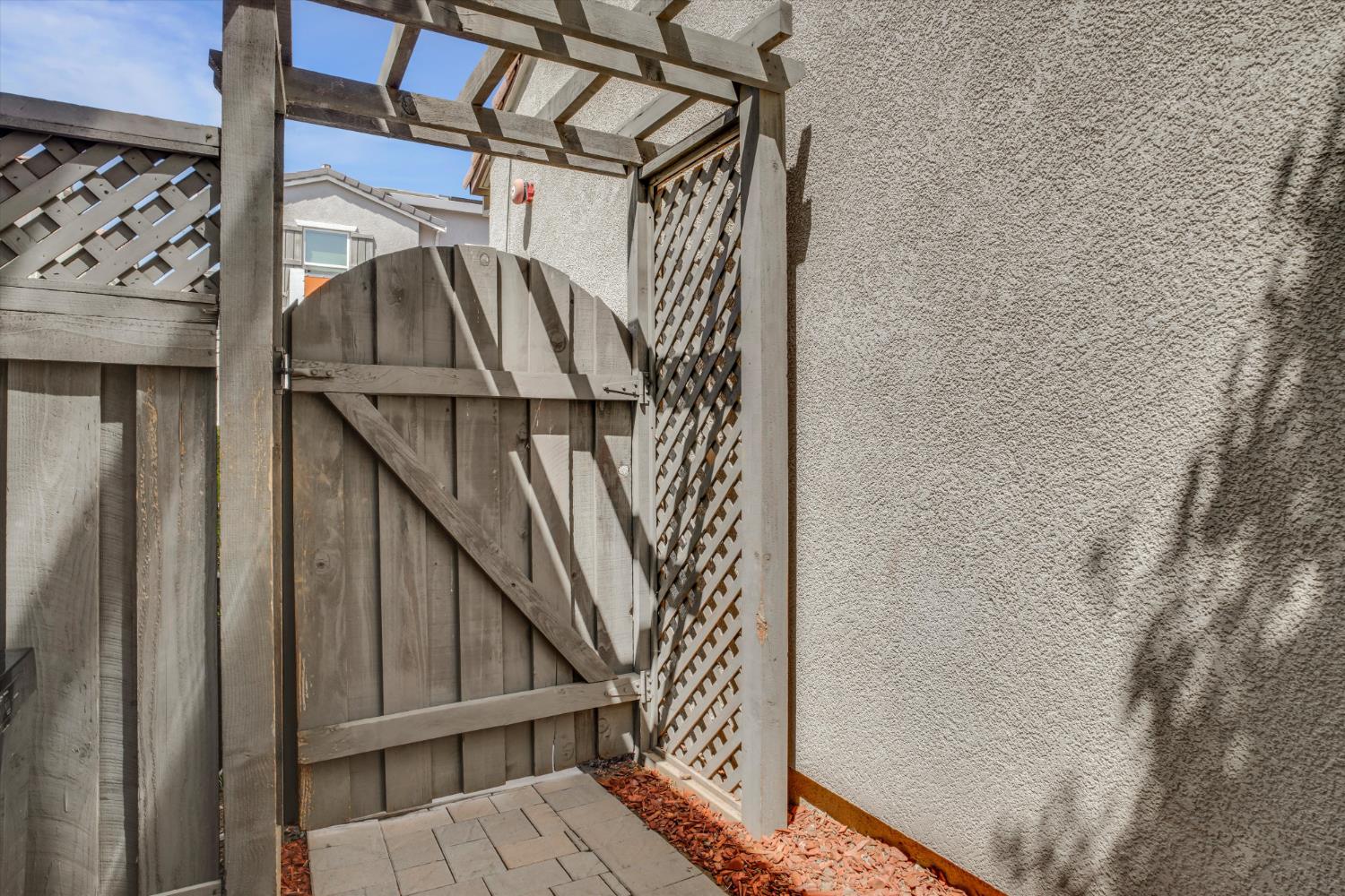 331 W Aventino Ave