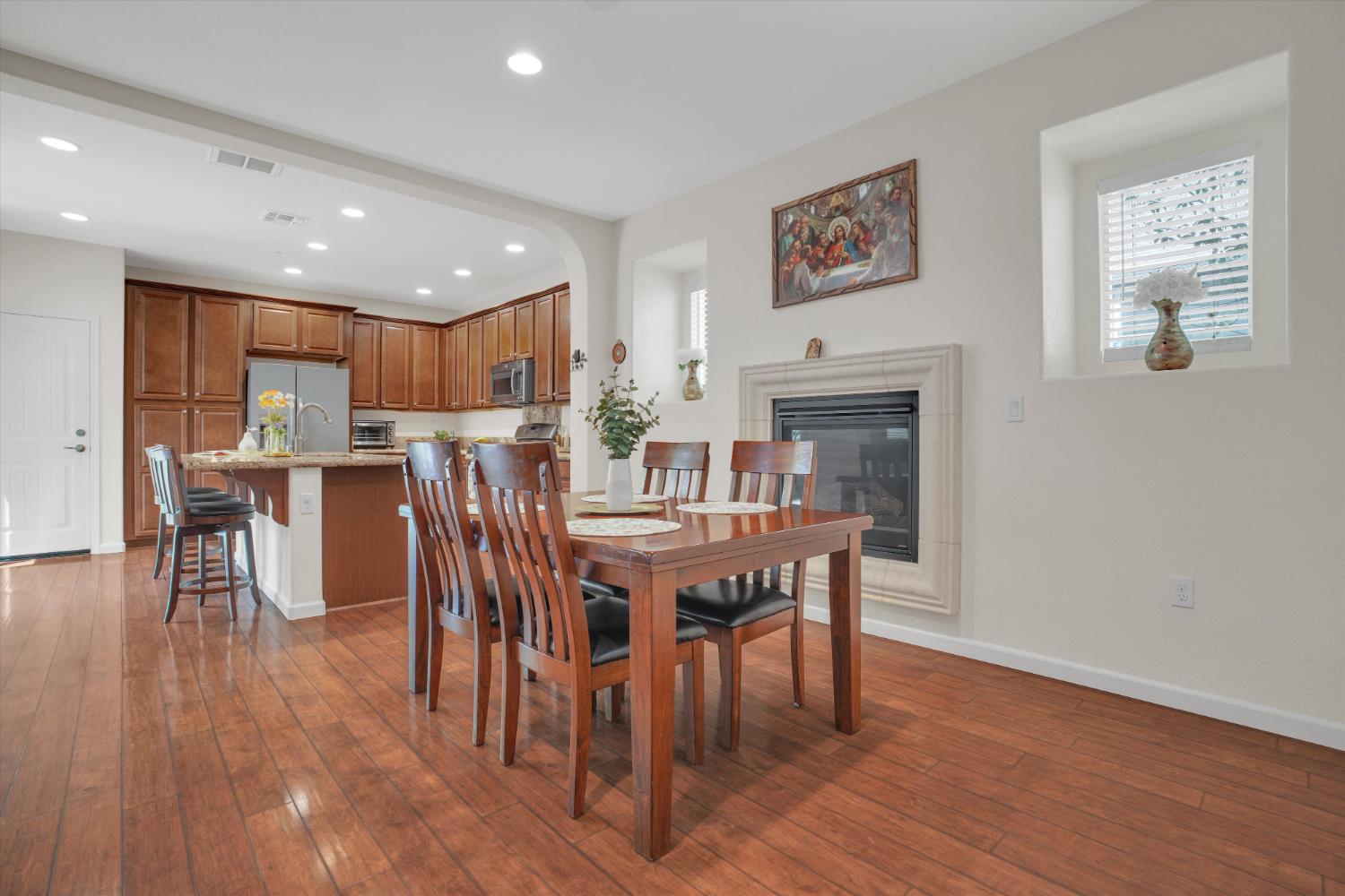 331 W Aventino Ave