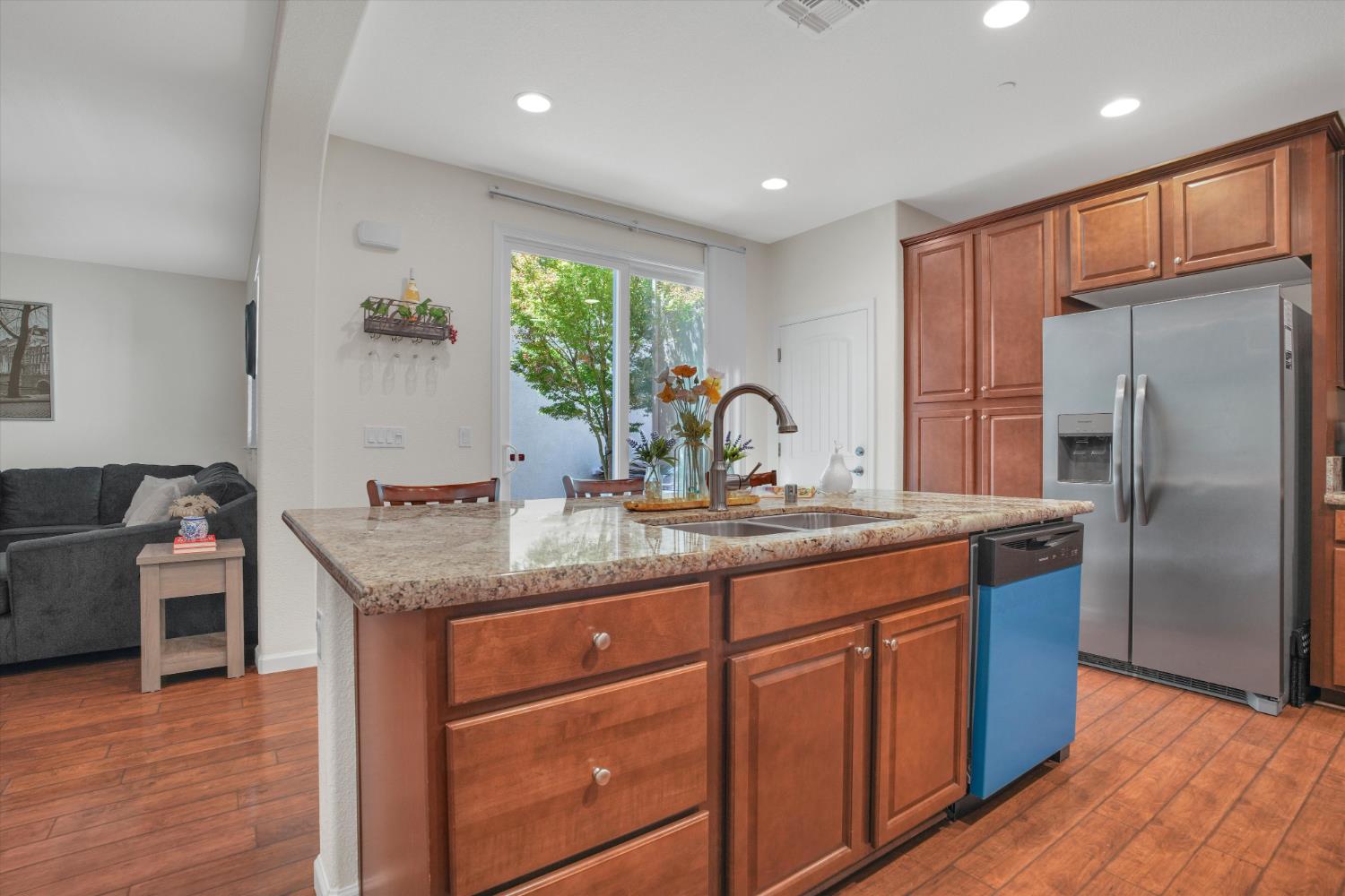 331 W Aventino Ave