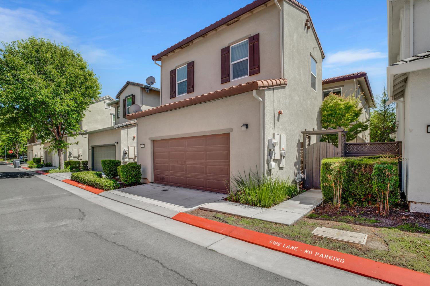 331 W Aventino Ave
